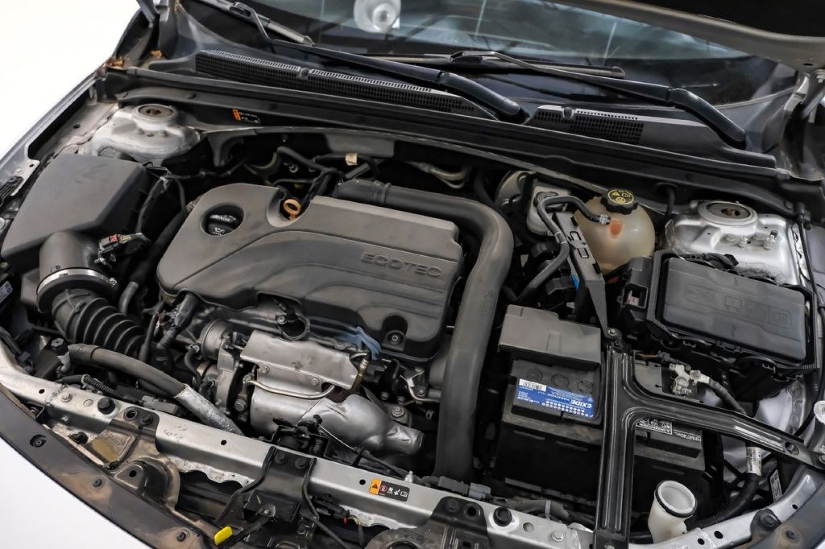 2019 Silver Ice Metallic /Black Chevrolet Malibu LT (1G1ZD5STXKF) with an 1.5L DOHC engine, CVT transmission, located at 15300 Midway Rd., Addison, TX, 75001, (972) 702-0011, 32.958321, -96.838074 - Introducing the 2019 Chevrolet Malibu LT, now available at Midway Auto Group in Addison, Texas. This midsize sedan combines sleek design, efficient performance, and modern technology, making it an excellent choice for drivers seeking both style and practicality.<br><br>Key Specifications:<br><br>Eng- Photo#47