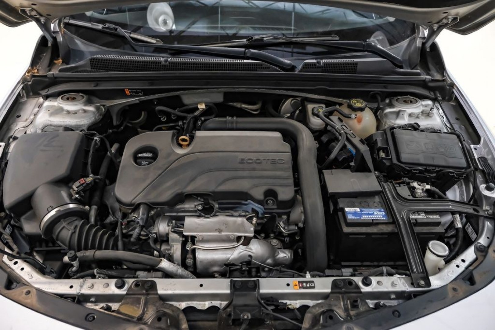 2019 Silver Ice Metallic /Black Chevrolet Malibu LT (1G1ZD5STXKF) with an 1.5L DOHC engine, CVT transmission, located at 15300 Midway Rd., Addison, TX, 75001, (972) 702-0011, 32.958321, -96.838074 - Introducing the 2019 Chevrolet Malibu LT, now available at Midway Auto Group in Addison, Texas. This midsize sedan combines sleek design, efficient performance, and modern technology, making it an excellent choice for drivers seeking both style and practicality.<br><br>Key Specifications:<br><br>Eng- Photo#48