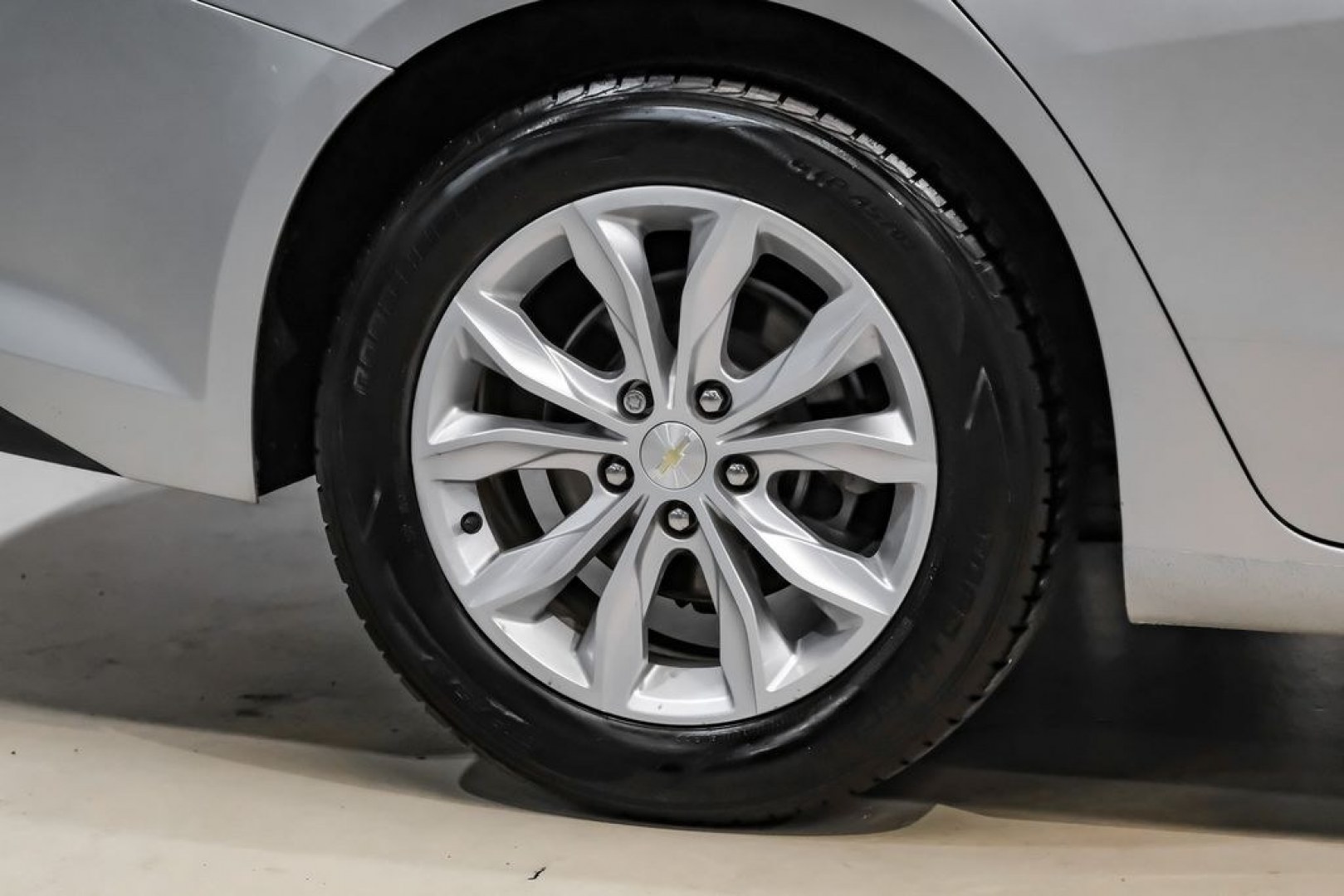 2019 Silver Ice Metallic /Black Chevrolet Malibu LT (1G1ZD5STXKF) with an 1.5L DOHC engine, CVT transmission, located at 15300 Midway Rd., Addison, TX, 75001, (972) 702-0011, 32.958321, -96.838074 - Introducing the 2019 Chevrolet Malibu LT, now available at Midway Auto Group in Addison, Texas. This midsize sedan combines sleek design, efficient performance, and modern technology, making it an excellent choice for drivers seeking both style and practicality.<br><br>Key Specifications:<br><br>Eng- Photo#52