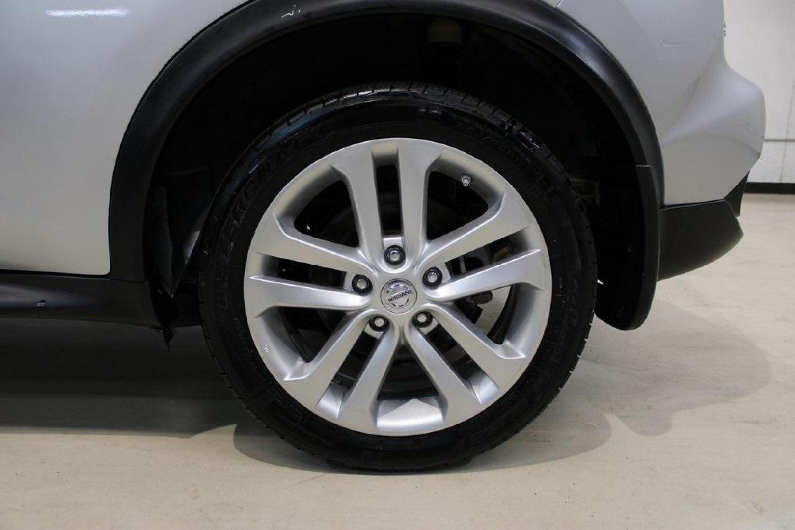 2015 Brilliant Silver /Black Nissan Juke S (JN8AF5MV2FT) with an 1.6L I4 DOHC 16V engine, CVT transmission, located at 15300 Midway Rd., Addison, TX, 75001, (972) 702-0011, 32.958321, -96.838074 - Introducing the 2015 Nissan Juke SL AWD, now available at Midway Auto Group in Addison, Texas. This subcompact crossover combines distinctive styling with turbocharged performance and advanced features, making it an excellent choice for drivers seeking both flair and functionality.<br><br>Key Specif - Photo#9