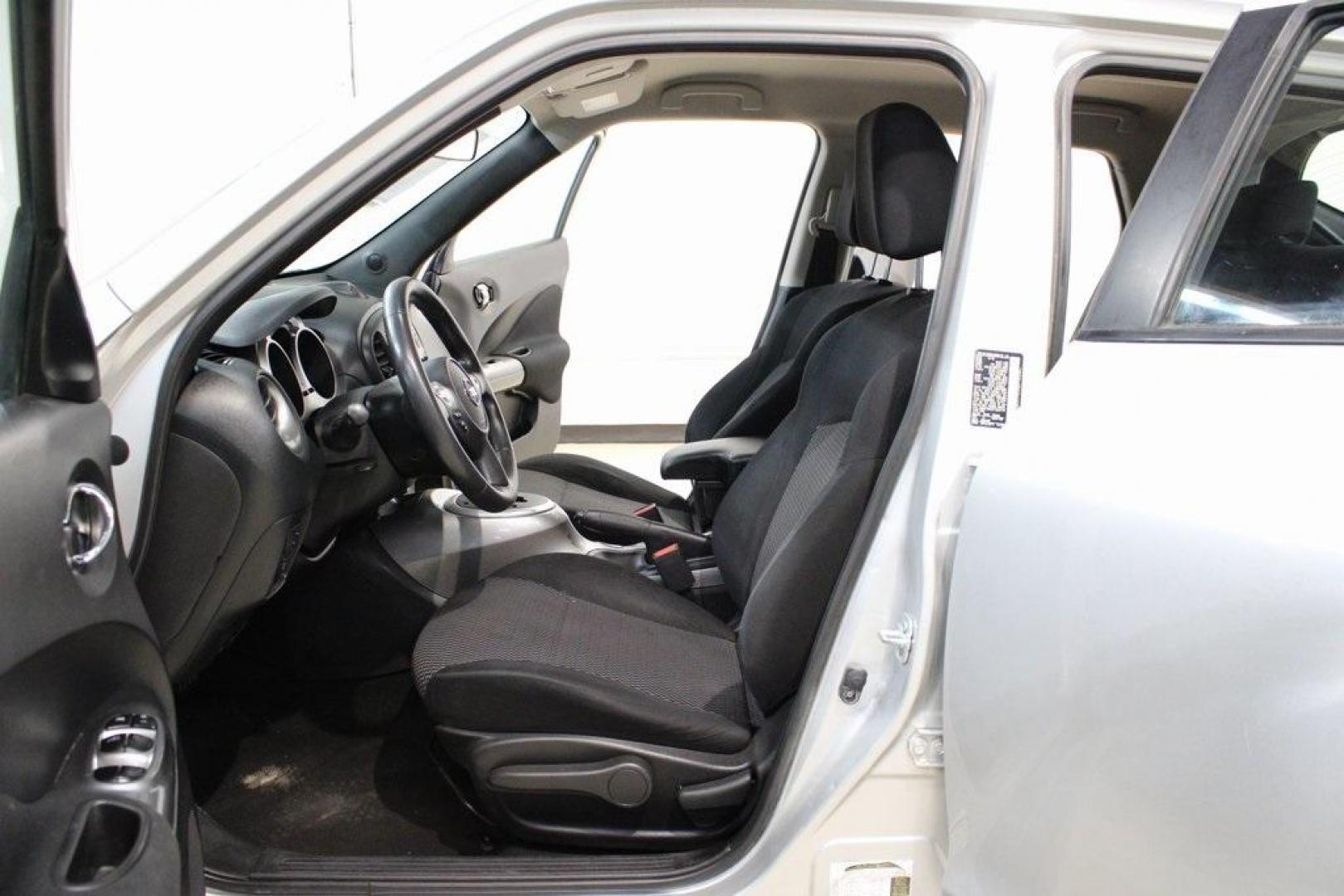 2015 Brilliant Silver /Black Nissan Juke S (JN8AF5MV2FT) with an 1.6L I4 DOHC 16V engine, CVT transmission, located at 15300 Midway Rd., Addison, TX, 75001, (972) 702-0011, 32.958321, -96.838074 - Introducing the 2015 Nissan Juke SL AWD, now available at Midway Auto Group in Addison, Texas. This subcompact crossover combines distinctive styling with turbocharged performance and advanced features, making it an excellent choice for drivers seeking both flair and functionality.<br><br>Key Specif - Photo#13