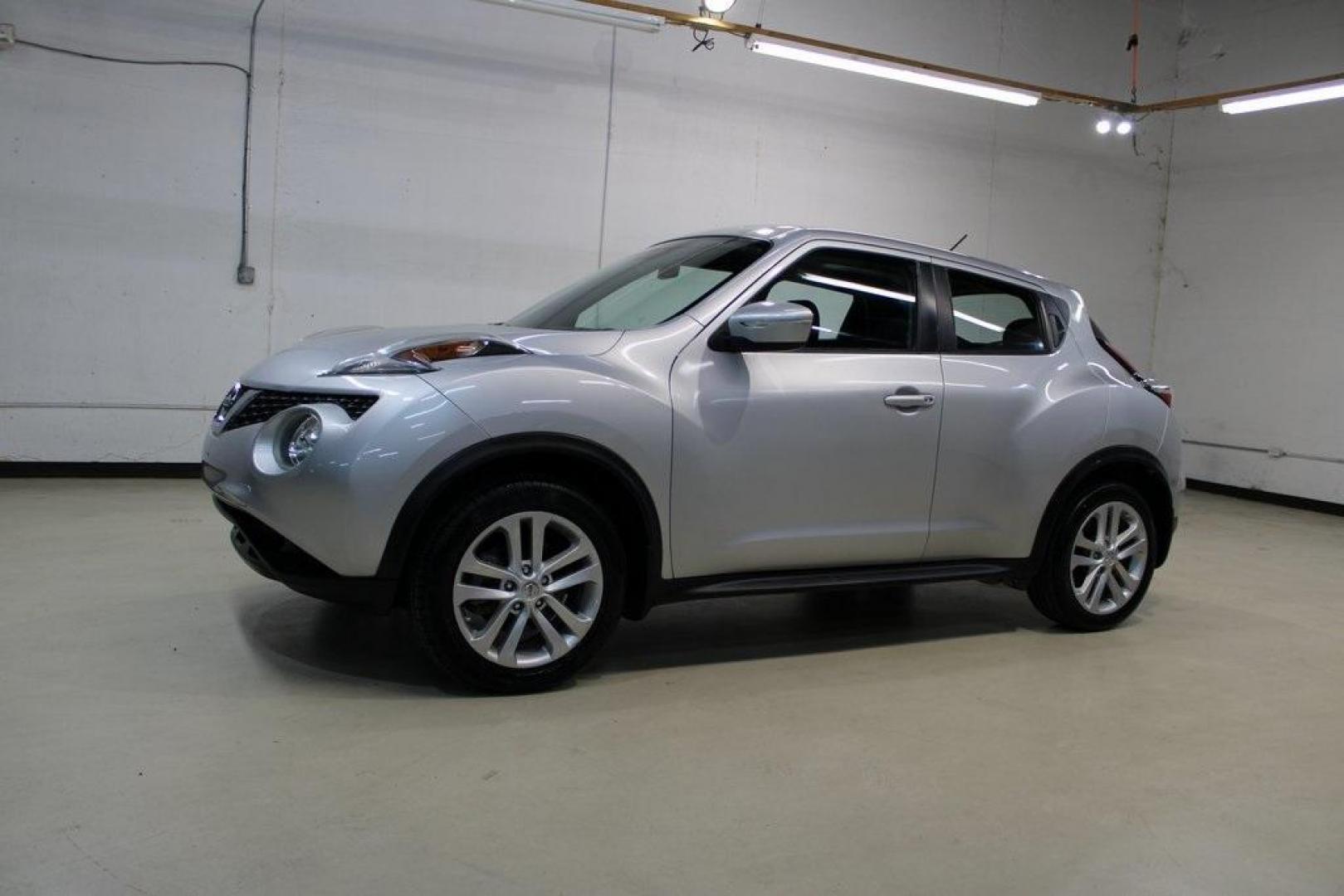 2015 Brilliant Silver /Black Nissan Juke S (JN8AF5MV2FT) with an 1.6L I4 DOHC 16V engine, CVT transmission, located at 15300 Midway Rd., Addison, TX, 75001, (972) 702-0011, 32.958321, -96.838074 - Introducing the 2015 Nissan Juke SL AWD, now available at Midway Auto Group in Addison, Texas. This subcompact crossover combines distinctive styling with turbocharged performance and advanced features, making it an excellent choice for drivers seeking both flair and functionality.<br><br>Key Specif - Photo#4