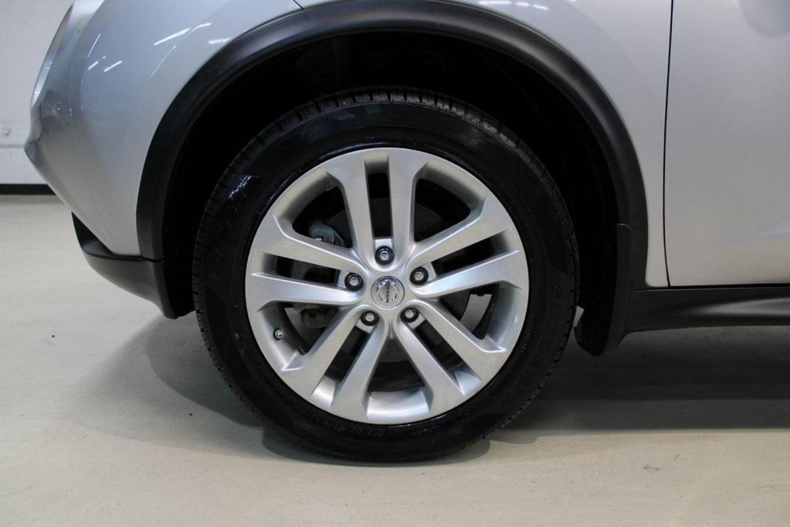 2015 Brilliant Silver /Black Nissan Juke S (JN8AF5MV2FT) with an 1.6L I4 DOHC 16V engine, CVT transmission, located at 15300 Midway Rd., Addison, TX, 75001, (972) 702-0011, 32.958321, -96.838074 - Introducing the 2015 Nissan Juke SL AWD, now available at Midway Auto Group in Addison, Texas. This subcompact crossover combines distinctive styling with turbocharged performance and advanced features, making it an excellent choice for drivers seeking both flair and functionality.<br><br>Key Specif - Photo#8