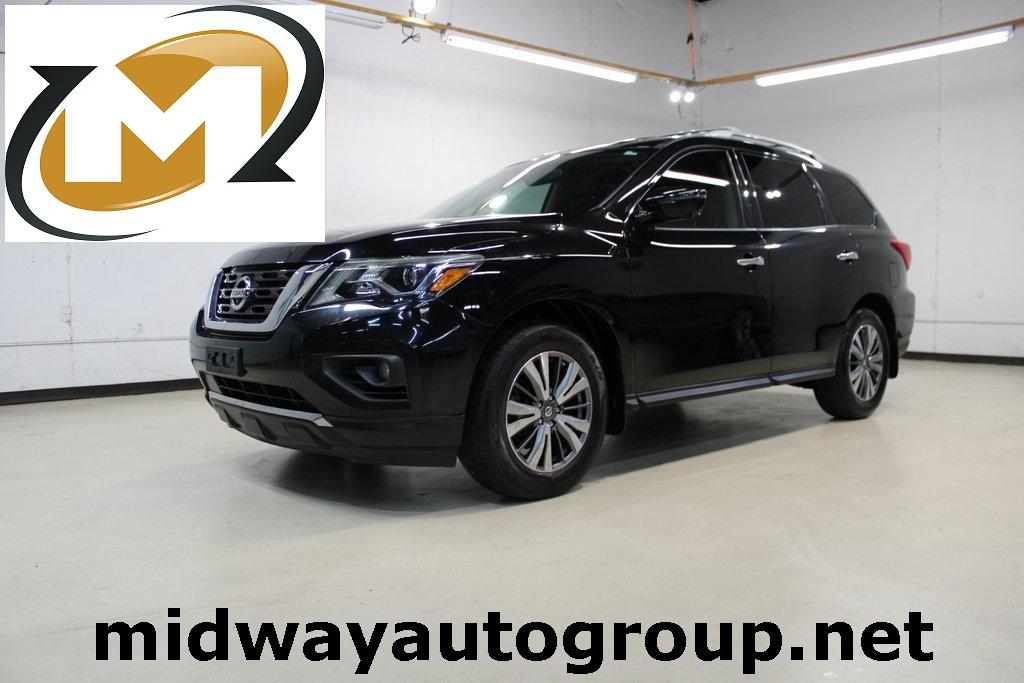 photo of 2017 Nissan Pathfinder SL