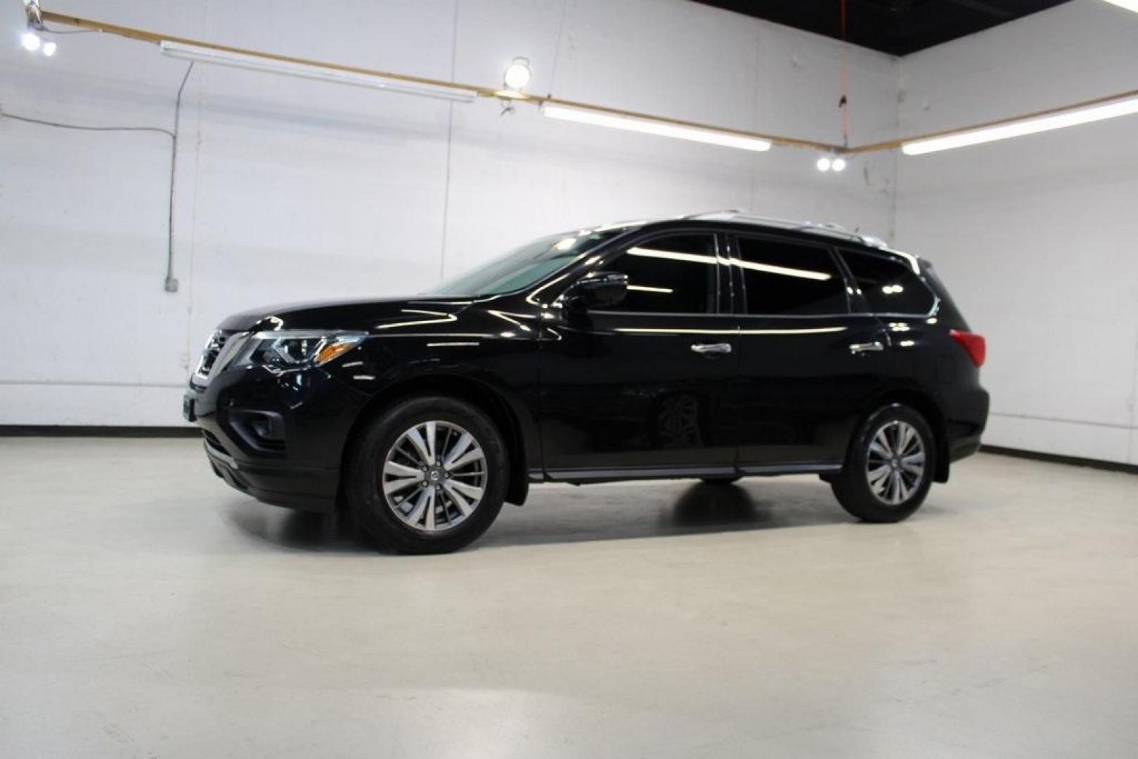 2017 Magnetic Black Metallic /Charcoal Nissan Pathfinder SL (5N1DR2MN0HC) with an V6 engine, CVT transmission, located at 15300 Midway Rd., Addison, TX, 75001, (972) 702-0011, 32.958321, -96.838074 - Introducing the 2017 Nissan Pathfinder SL, now available at Midway Auto Group in Addison, Texas. This midsize SUV offers a harmonious blend of performance, comfort, and advanced technology, making it an ideal choice for families and adventurers alike.<br><br>Key Specifications:<br><br>Engine: 3.5L V - Photo#4