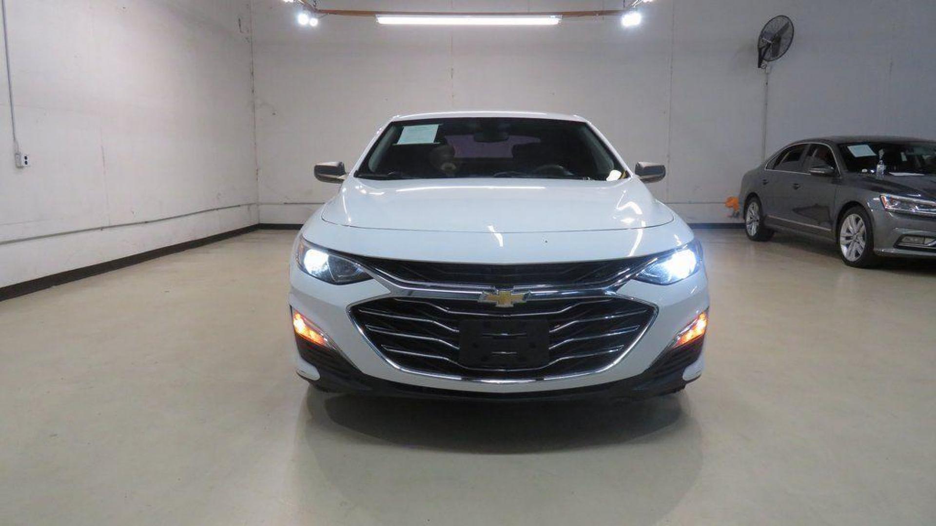 2019 Summit White /Jet Black Chevrolet Malibu LS (1G1ZB5ST0KF) with an 1.5L DOHC engine, CVT transmission, located at 15300 Midway Rd., Addison, TX, 75001, (972) 702-0011, 32.958321, -96.838074 - 2019 Chevrolet Malibu LS<br>Available Now at Midway Auto Group Addison, Texas<br><br>Elevate your daily drive with this sleek and efficient 2019 Chevrolet Malibu LS. Combining stylish design, impressive fuel economy, and modern technology, the Malibu LS is perfect for those who appreciate comfort a - Photo#5