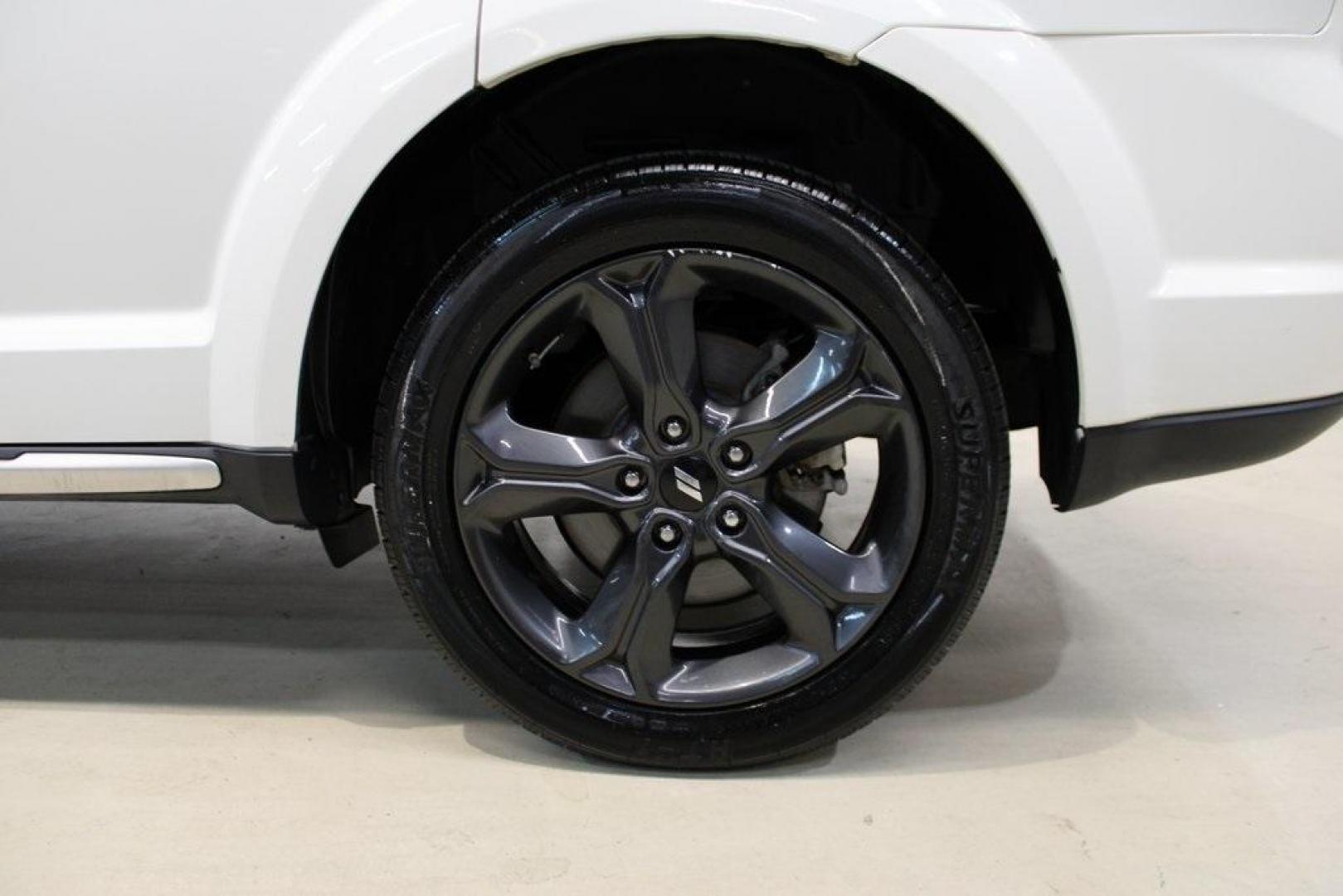 2020 Vice White /Black Dodge Journey Crossroad (3C4PDCGB1LT) with an 2.4L I4 DOHC 16V Dual VVT engine, Automatic transmission, located at 15300 Midway Rd., Addison, TX, 75001, (972) 702-0011, 32.958321, -96.838074 - 2020 Dodge Journey Crossroad<br>Available Now at Midway Auto Group Addison, Texas<br><br>Versatile, spacious, and packed with features, the 2020 Dodge Journey Crossroad is the ideal choice for active families and adventurous drivers alike. From everyday errands around Addison to long road trips acr - Photo#9