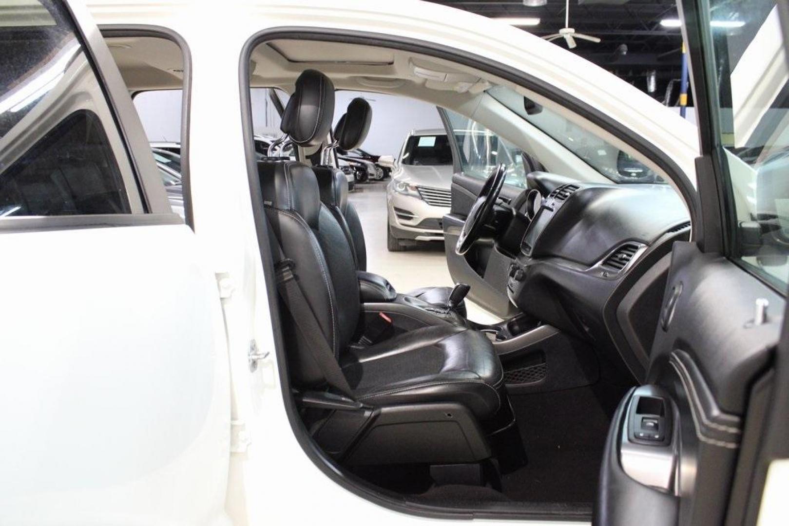 2020 Vice White /Black Dodge Journey Crossroad (3C4PDCGB1LT) with an 2.4L I4 DOHC 16V Dual VVT engine, Automatic transmission, located at 15300 Midway Rd., Addison, TX, 75001, (972) 702-0011, 32.958321, -96.838074 - 2020 Dodge Journey Crossroad<br>Available Now at Midway Auto Group Addison, Texas<br><br>Versatile, spacious, and packed with features, the 2020 Dodge Journey Crossroad is the ideal choice for active families and adventurous drivers alike. From everyday errands around Addison to long road trips acr - Photo#14