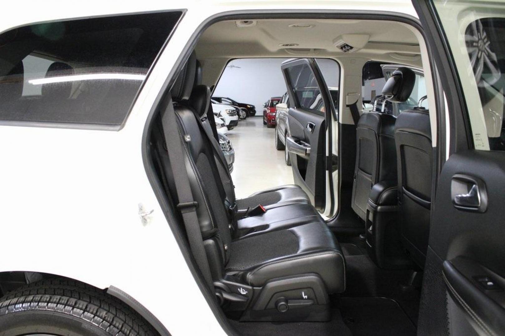 2020 Vice White /Black Dodge Journey Crossroad (3C4PDCGB1LT) with an 2.4L I4 DOHC 16V Dual VVT engine, Automatic transmission, located at 15300 Midway Rd., Addison, TX, 75001, (972) 702-0011, 32.958321, -96.838074 - 2020 Dodge Journey Crossroad<br>Available Now at Midway Auto Group Addison, Texas<br><br>Versatile, spacious, and packed with features, the 2020 Dodge Journey Crossroad is the ideal choice for active families and adventurous drivers alike. From everyday errands around Addison to long road trips acr - Photo#15