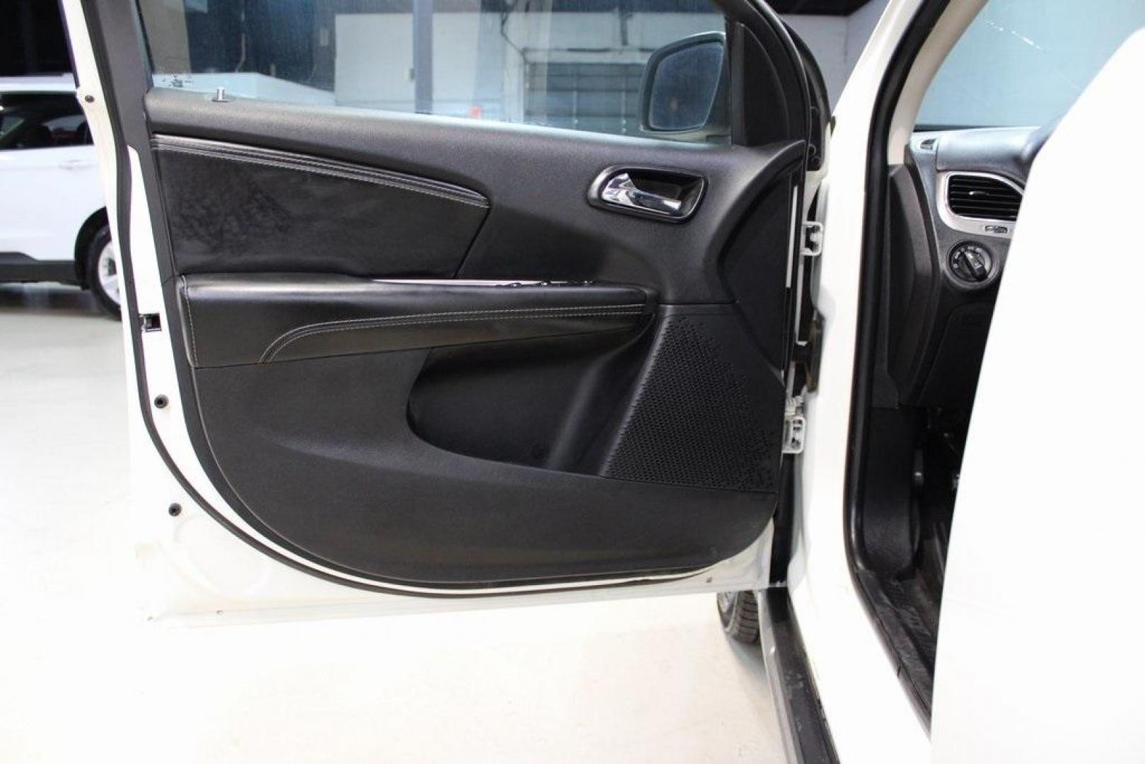 2020 Vice White /Black Dodge Journey Crossroad (3C4PDCGB1LT) with an 2.4L I4 DOHC 16V Dual VVT engine, Automatic transmission, located at 15300 Midway Rd., Addison, TX, 75001, (972) 702-0011, 32.958321, -96.838074 - 2020 Dodge Journey Crossroad<br>Available Now at Midway Auto Group Addison, Texas<br><br>Versatile, spacious, and packed with features, the 2020 Dodge Journey Crossroad is the ideal choice for active families and adventurous drivers alike. From everyday errands around Addison to long road trips acr - Photo#24