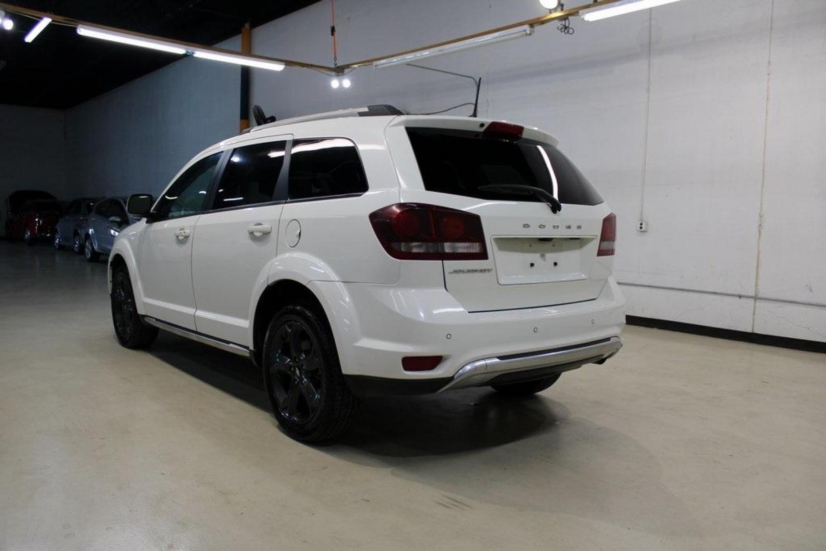 2020 Vice White /Black Dodge Journey Crossroad (3C4PDCGB1LT) with an 2.4L I4 DOHC 16V Dual VVT engine, Automatic transmission, located at 15300 Midway Rd., Addison, TX, 75001, (972) 702-0011, 32.958321, -96.838074 - 2020 Dodge Journey Crossroad<br>Available Now at Midway Auto Group Addison, Texas<br><br>Versatile, spacious, and packed with features, the 2020 Dodge Journey Crossroad is the ideal choice for active families and adventurous drivers alike. From everyday errands around Addison to long road trips acr - Photo#3