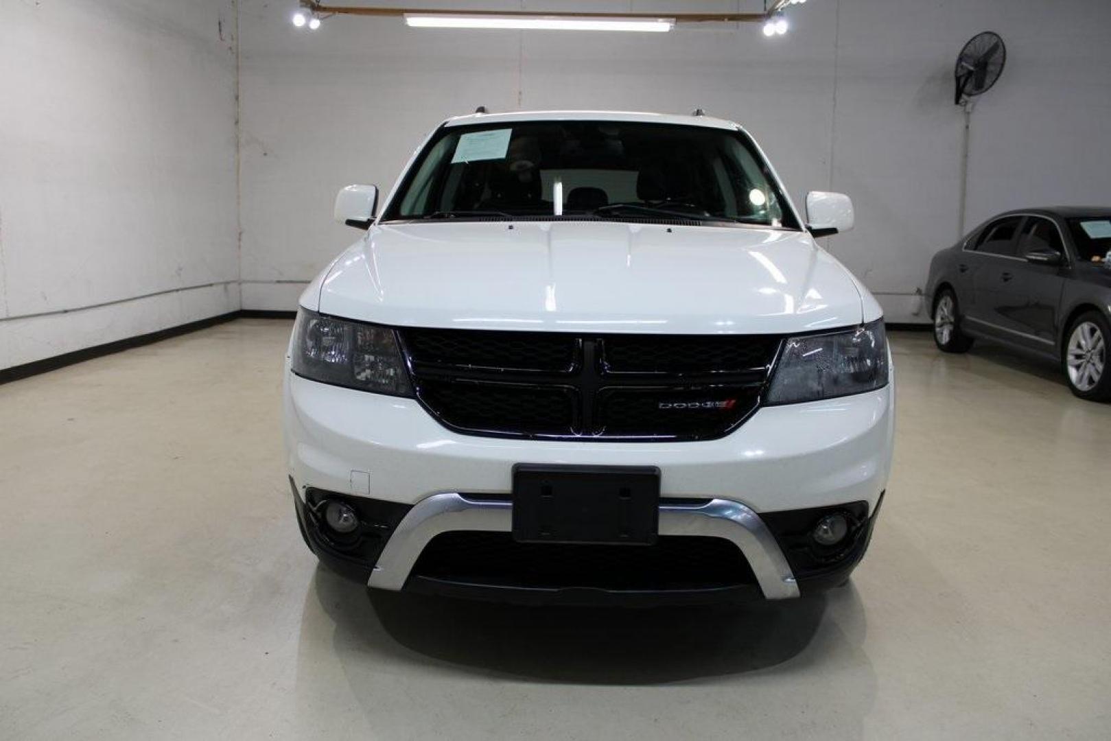2020 Vice White /Black Dodge Journey Crossroad (3C4PDCGB1LT) with an 2.4L I4 DOHC 16V Dual VVT engine, Automatic transmission, located at 15300 Midway Rd., Addison, TX, 75001, (972) 702-0011, 32.958321, -96.838074 - 2020 Dodge Journey Crossroad<br>Available Now at Midway Auto Group Addison, Texas<br><br>Versatile, spacious, and packed with features, the 2020 Dodge Journey Crossroad is the ideal choice for active families and adventurous drivers alike. From everyday errands around Addison to long road trips acr - Photo#5