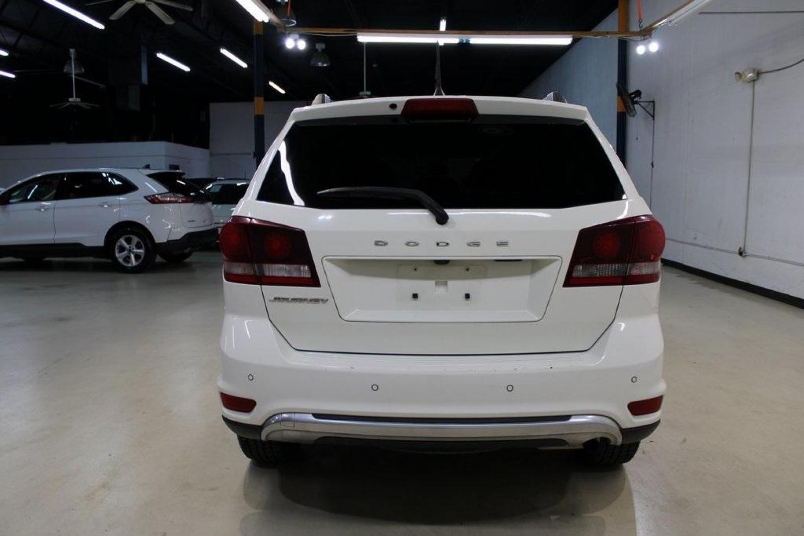 2020 Vice White /Black Dodge Journey Crossroad (3C4PDCGB1LT) with an 2.4L I4 DOHC 16V Dual VVT engine, Automatic transmission, located at 15300 Midway Rd., Addison, TX, 75001, (972) 702-0011, 32.958321, -96.838074 - 2020 Dodge Journey Crossroad<br>Available Now at Midway Auto Group Addison, Texas<br><br>Versatile, spacious, and packed with features, the 2020 Dodge Journey Crossroad is the ideal choice for active families and adventurous drivers alike. From everyday errands around Addison to long road trips acr - Photo#7