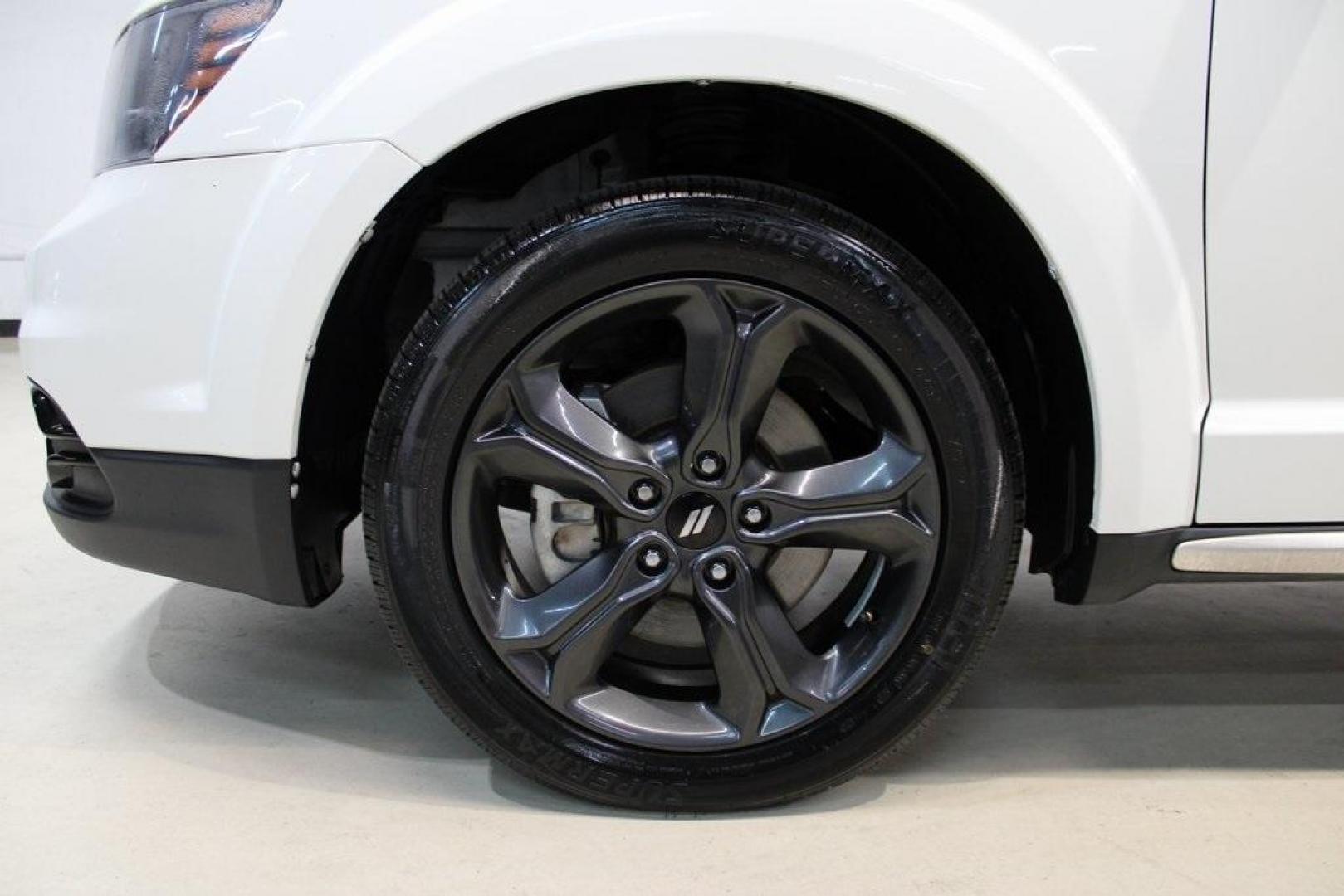 2020 Vice White /Black Dodge Journey Crossroad (3C4PDCGB1LT) with an 2.4L I4 DOHC 16V Dual VVT engine, Automatic transmission, located at 15300 Midway Rd., Addison, TX, 75001, (972) 702-0011, 32.958321, -96.838074 - 2020 Dodge Journey Crossroad<br>Available Now at Midway Auto Group Addison, Texas<br><br>Versatile, spacious, and packed with features, the 2020 Dodge Journey Crossroad is the ideal choice for active families and adventurous drivers alike. From everyday errands around Addison to long road trips acr - Photo#8
