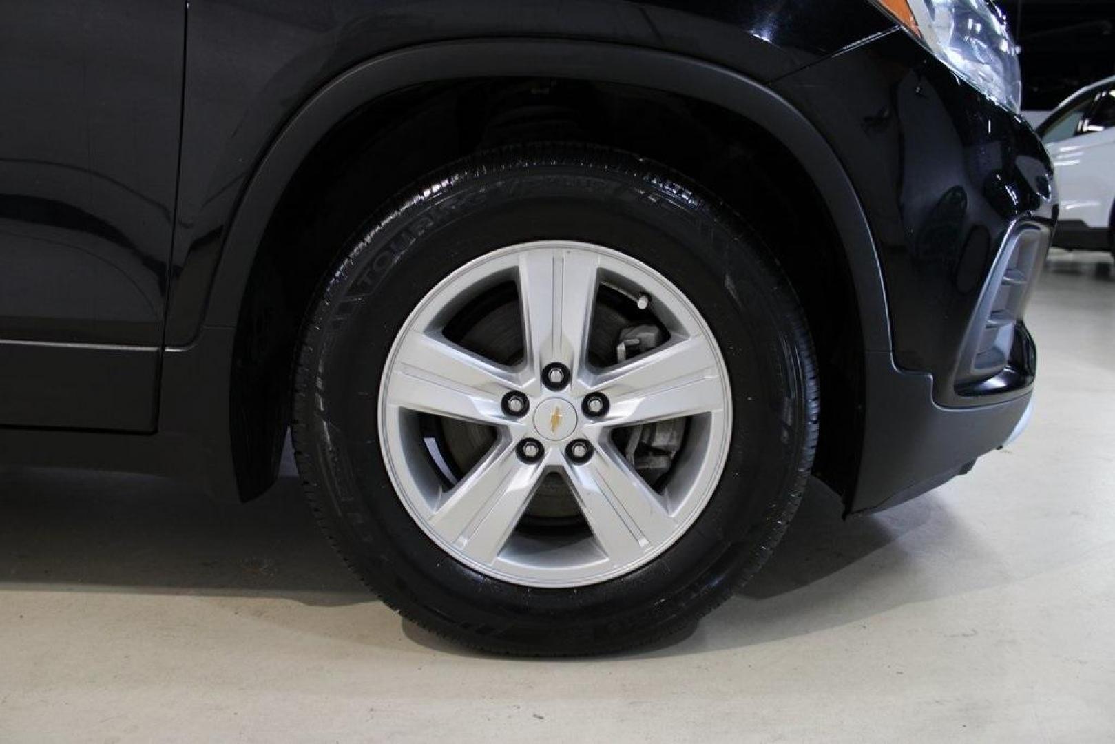 2020 Gb0 /Jet Black Chevrolet Trax LT (KL7CJLSB2LB) with an ECOTEC 1.4L I4 SMPI DOHC Turbocharged VVT engine, Automatic transmission, located at 15300 Midway Rd., Addison, TX, 75001, (972) 702-0011, 32.958321, -96.838074 - 2020 Chevrolet Trax LT<br>Now Available at Midway Auto Group Addison, Texas<br><br>The 2020 Chevrolet Trax LT combines compact versatility with exceptional efficiency, making it the perfect SUV for navigating Addisons busy streets or exploring Texas highways. Comfortable, connected, and safe, this - Photo#11
