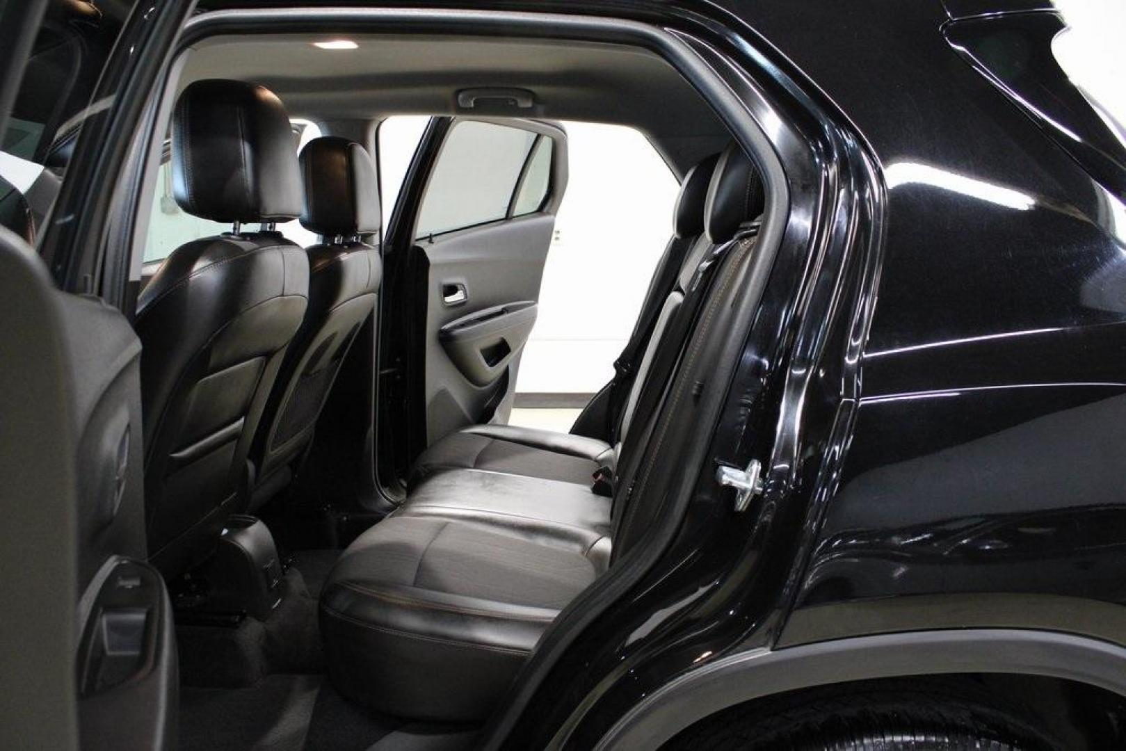 2020 Gb0 /Jet Black Chevrolet Trax LT (KL7CJLSB2LB) with an ECOTEC 1.4L I4 SMPI DOHC Turbocharged VVT engine, Automatic transmission, located at 15300 Midway Rd., Addison, TX, 75001, (972) 702-0011, 32.958321, -96.838074 - 2020 Chevrolet Trax LT<br>Now Available at Midway Auto Group Addison, Texas<br><br>The 2020 Chevrolet Trax LT combines compact versatility with exceptional efficiency, making it the perfect SUV for navigating Addisons busy streets or exploring Texas highways. Comfortable, connected, and safe, this - Photo#15