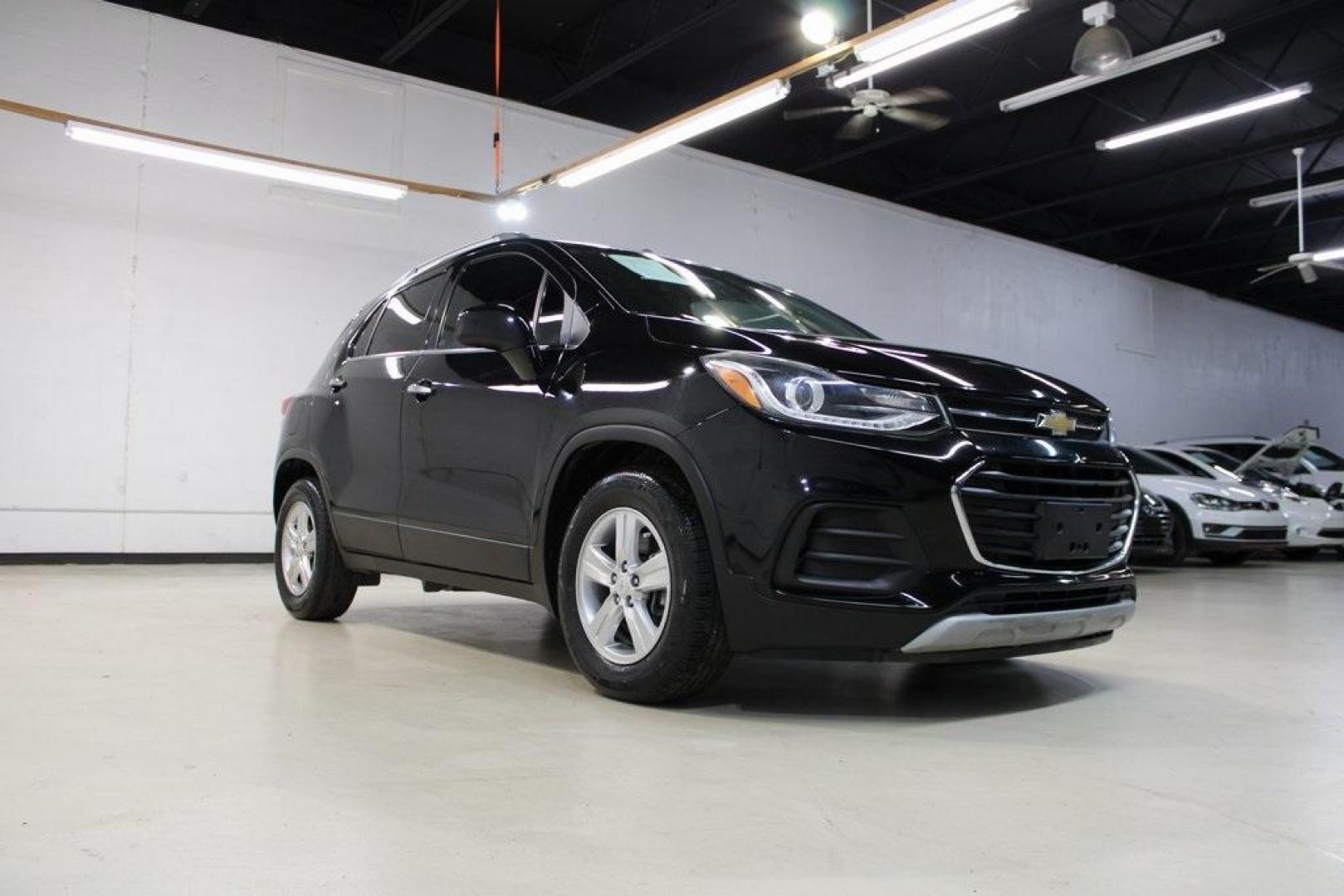 2020 Gb0 /Jet Black Chevrolet Trax LT (KL7CJLSB2LB) with an ECOTEC 1.4L I4 SMPI DOHC Turbocharged VVT engine, Automatic transmission, located at 15300 Midway Rd., Addison, TX, 75001, (972) 702-0011, 32.958321, -96.838074 - 2020 Chevrolet Trax LT<br>Now Available at Midway Auto Group Addison, Texas<br><br>The 2020 Chevrolet Trax LT combines compact versatility with exceptional efficiency, making it the perfect SUV for navigating Addisons busy streets or exploring Texas highways. Comfortable, connected, and safe, this - Photo#1