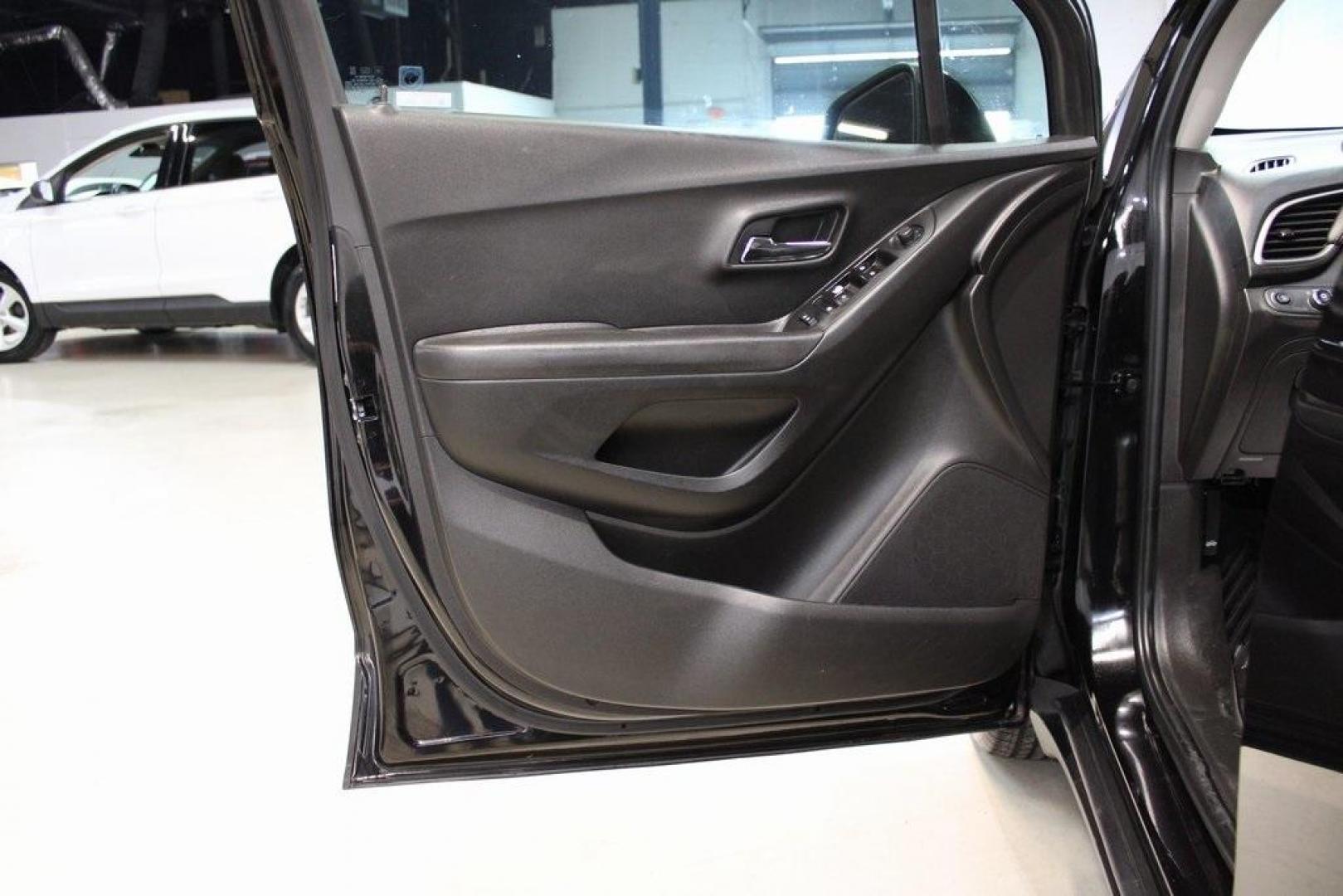 2020 Gb0 /Jet Black Chevrolet Trax LT (KL7CJLSB2LB) with an ECOTEC 1.4L I4 SMPI DOHC Turbocharged VVT engine, Automatic transmission, located at 15300 Midway Rd., Addison, TX, 75001, (972) 702-0011, 32.958321, -96.838074 - 2020 Chevrolet Trax LT<br>Now Available at Midway Auto Group Addison, Texas<br><br>The 2020 Chevrolet Trax LT combines compact versatility with exceptional efficiency, making it the perfect SUV for navigating Addisons busy streets or exploring Texas highways. Comfortable, connected, and safe, this - Photo#24