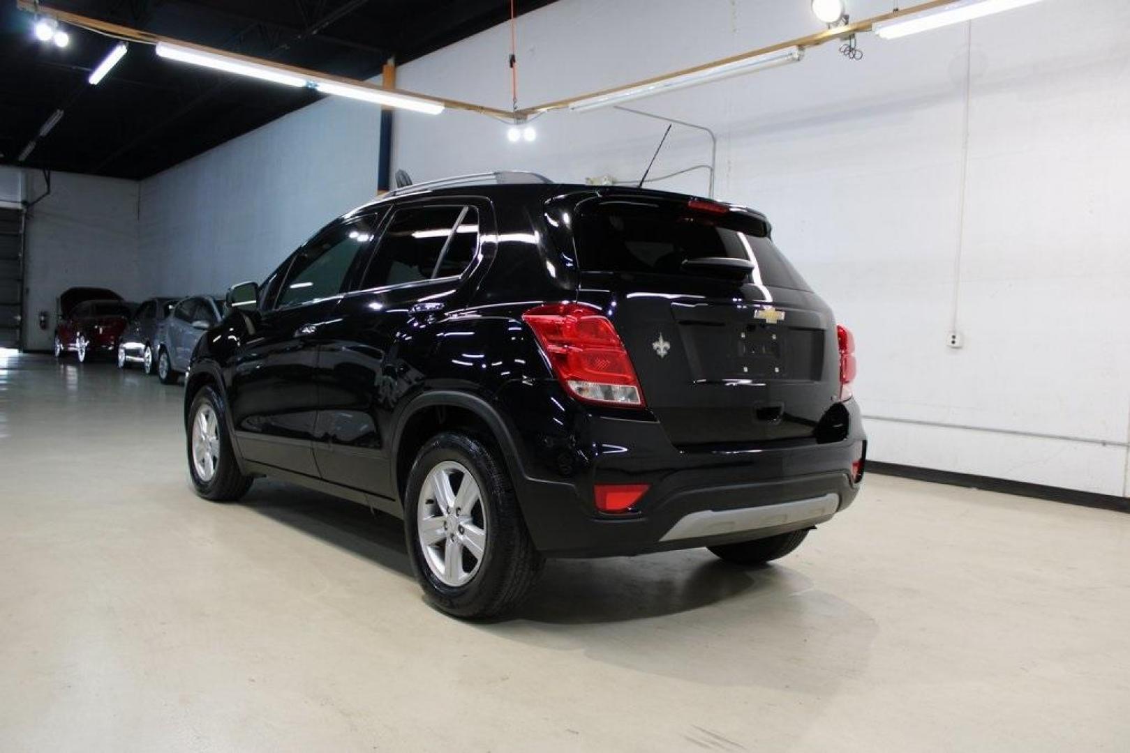 2020 Gb0 /Jet Black Chevrolet Trax LT (KL7CJLSB2LB) with an ECOTEC 1.4L I4 SMPI DOHC Turbocharged VVT engine, Automatic transmission, located at 15300 Midway Rd., Addison, TX, 75001, (972) 702-0011, 32.958321, -96.838074 - 2020 Chevrolet Trax LT<br>Now Available at Midway Auto Group Addison, Texas<br><br>The 2020 Chevrolet Trax LT combines compact versatility with exceptional efficiency, making it the perfect SUV for navigating Addisons busy streets or exploring Texas highways. Comfortable, connected, and safe, this - Photo#3