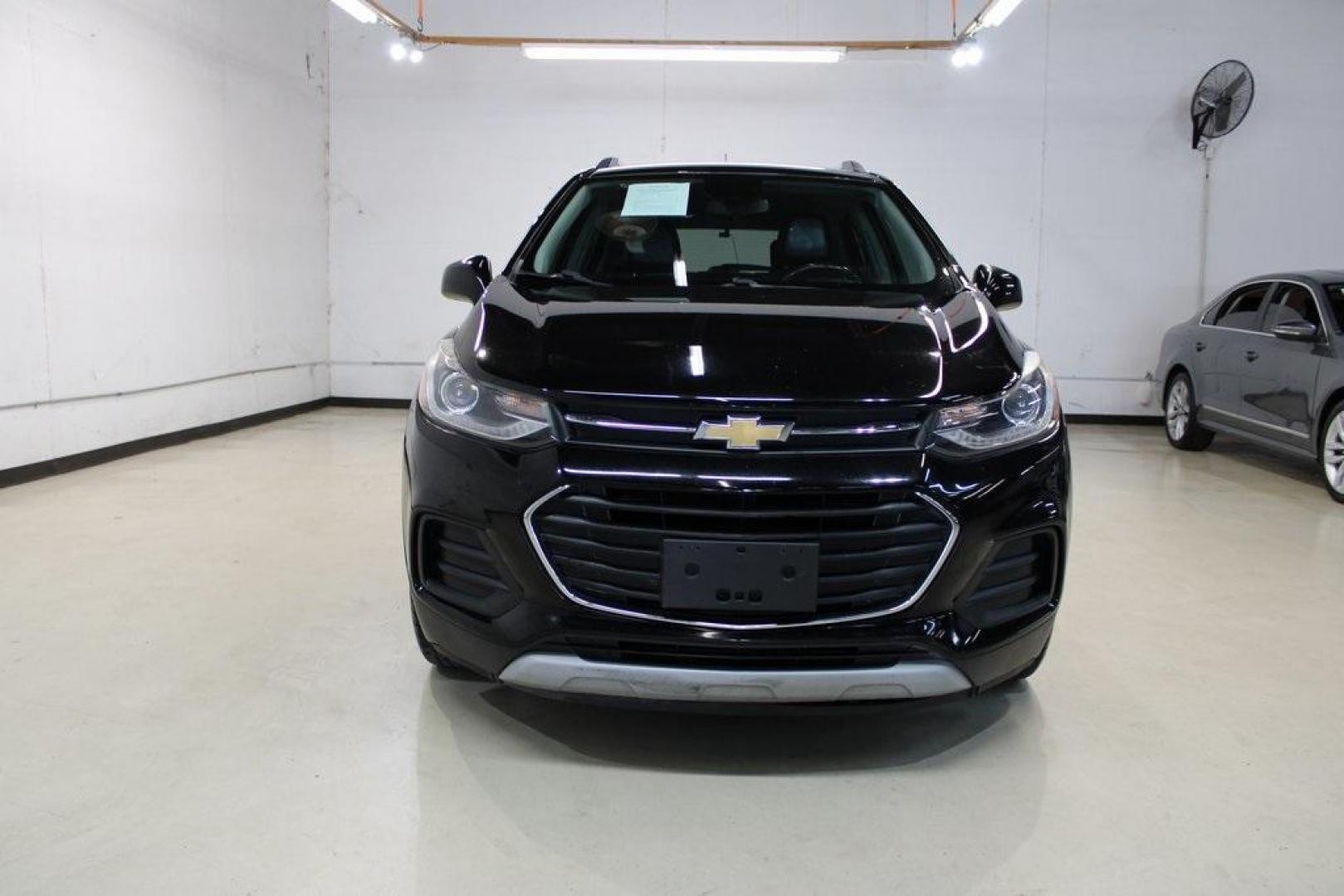2020 Gb0 /Jet Black Chevrolet Trax LT (KL7CJLSB2LB) with an ECOTEC 1.4L I4 SMPI DOHC Turbocharged VVT engine, Automatic transmission, located at 15300 Midway Rd., Addison, TX, 75001, (972) 702-0011, 32.958321, -96.838074 - 2020 Chevrolet Trax LT<br>Now Available at Midway Auto Group Addison, Texas<br><br>The 2020 Chevrolet Trax LT combines compact versatility with exceptional efficiency, making it the perfect SUV for navigating Addisons busy streets or exploring Texas highways. Comfortable, connected, and safe, this - Photo#5