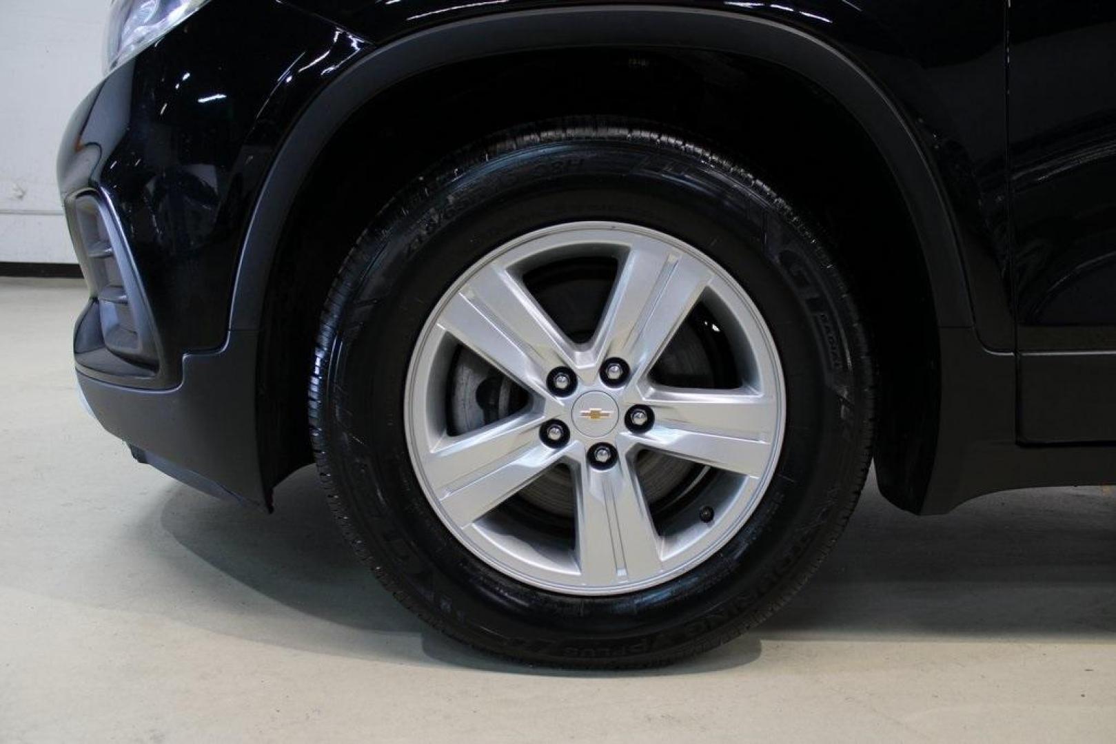 2020 Gb0 /Jet Black Chevrolet Trax LT (KL7CJLSB2LB) with an ECOTEC 1.4L I4 SMPI DOHC Turbocharged VVT engine, Automatic transmission, located at 15300 Midway Rd., Addison, TX, 75001, (972) 702-0011, 32.958321, -96.838074 - 2020 Chevrolet Trax LT<br>Now Available at Midway Auto Group Addison, Texas<br><br>The 2020 Chevrolet Trax LT combines compact versatility with exceptional efficiency, making it the perfect SUV for navigating Addisons busy streets or exploring Texas highways. Comfortable, connected, and safe, this - Photo#8