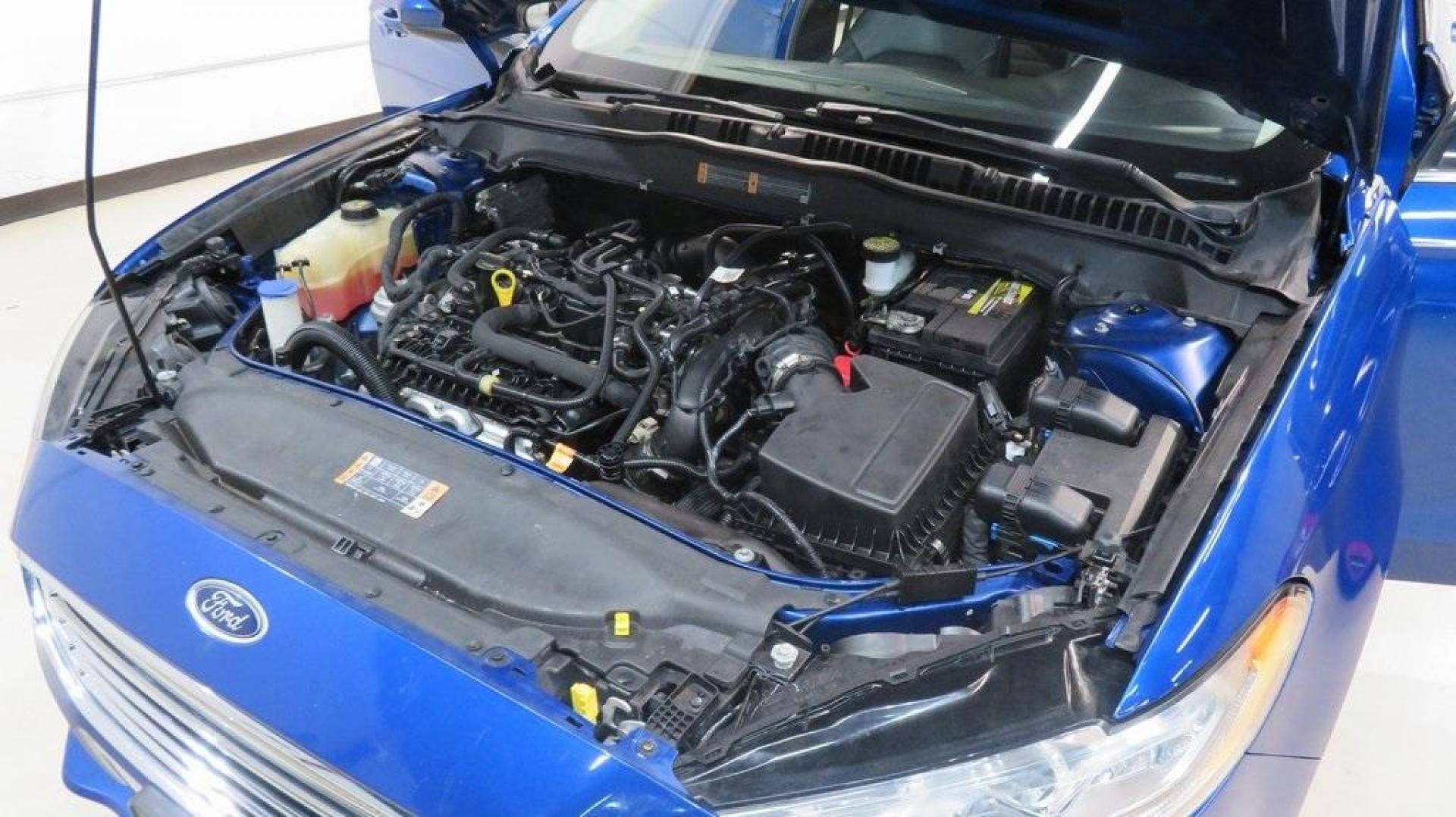 2018 Lightning Blue /Ebony Ford Fusion SE (3FA6P0HDXJR) with an 1.5L EcoBoost engine, Automatic transmission, located at 15300 Midway Rd., Addison, TX, 75001, (972) 702-0011, 32.958321, -96.838074 - 2018 Ford Fusion SE<br>Available now at Midway Auto Group Addison, Texas<br><br>Discover sophisticated styling and impressive performance in the 2018 Ford Fusion SE at Midway Auto Group. Designed for comfort and convenience, this sedan is perfect for daily commutes, weekend adventures, and everythi - Photo#29