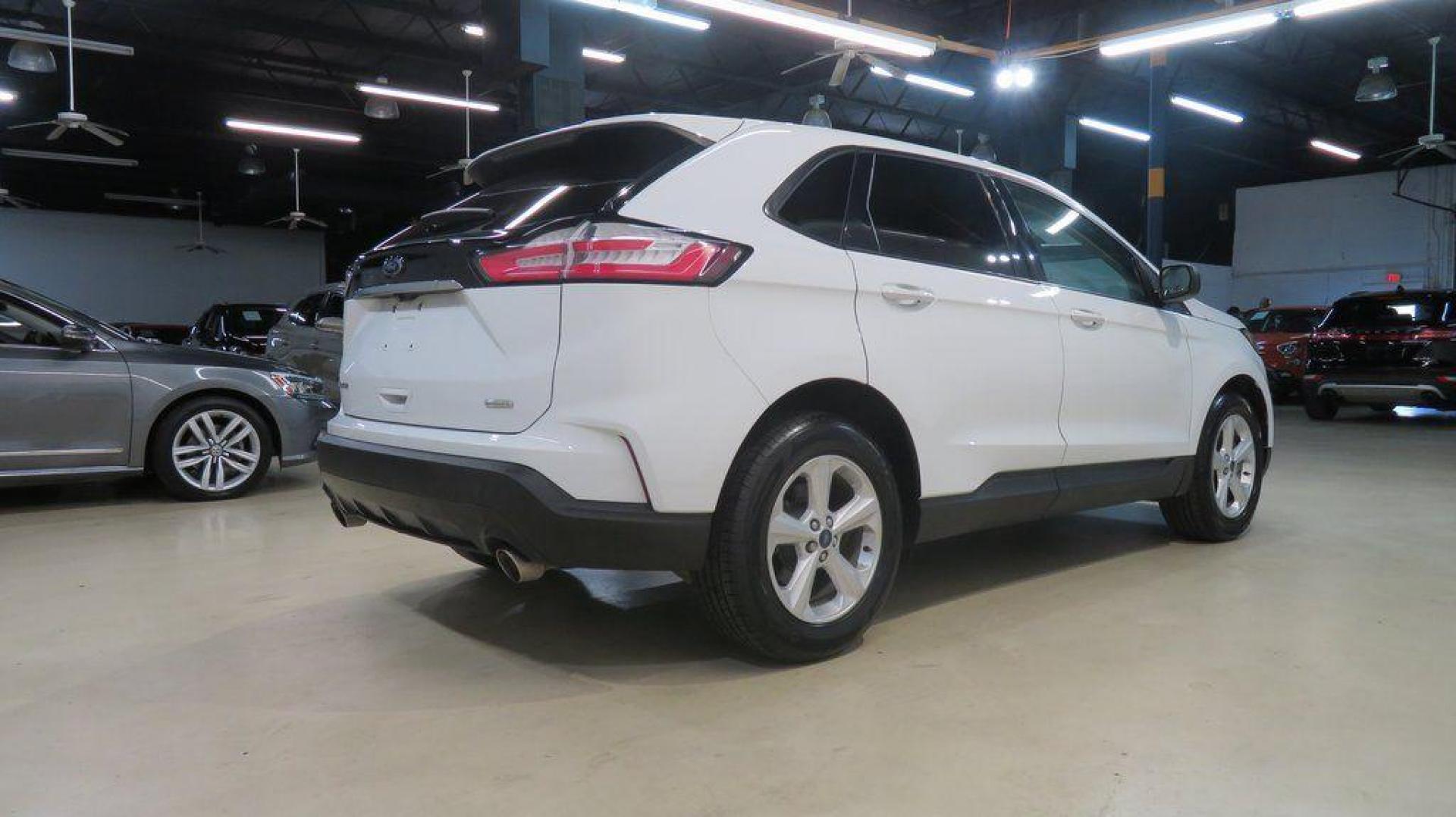 2019 Oxford White /Dune Ford Edge SE (2FMPK3G95KB) with an EcoBoost 2.0L I4 GTDi DOHC Turbocharged VCT engine, Automatic transmission, located at 15300 Midway Rd., Addison, TX, 75001, (972) 702-0011, 32.958321, -96.838074 - 2019 Ford Edge SE<br>Available Now at Midway Auto Group Addison, Texas<br><br>Step into comfort and confidence with this stylish 2019 Ford Edge SE. Designed to provide a perfect blend of performance, technology, and versatility, the Edge makes every drive enjoyablewhether navigating the streets of - Photo#2