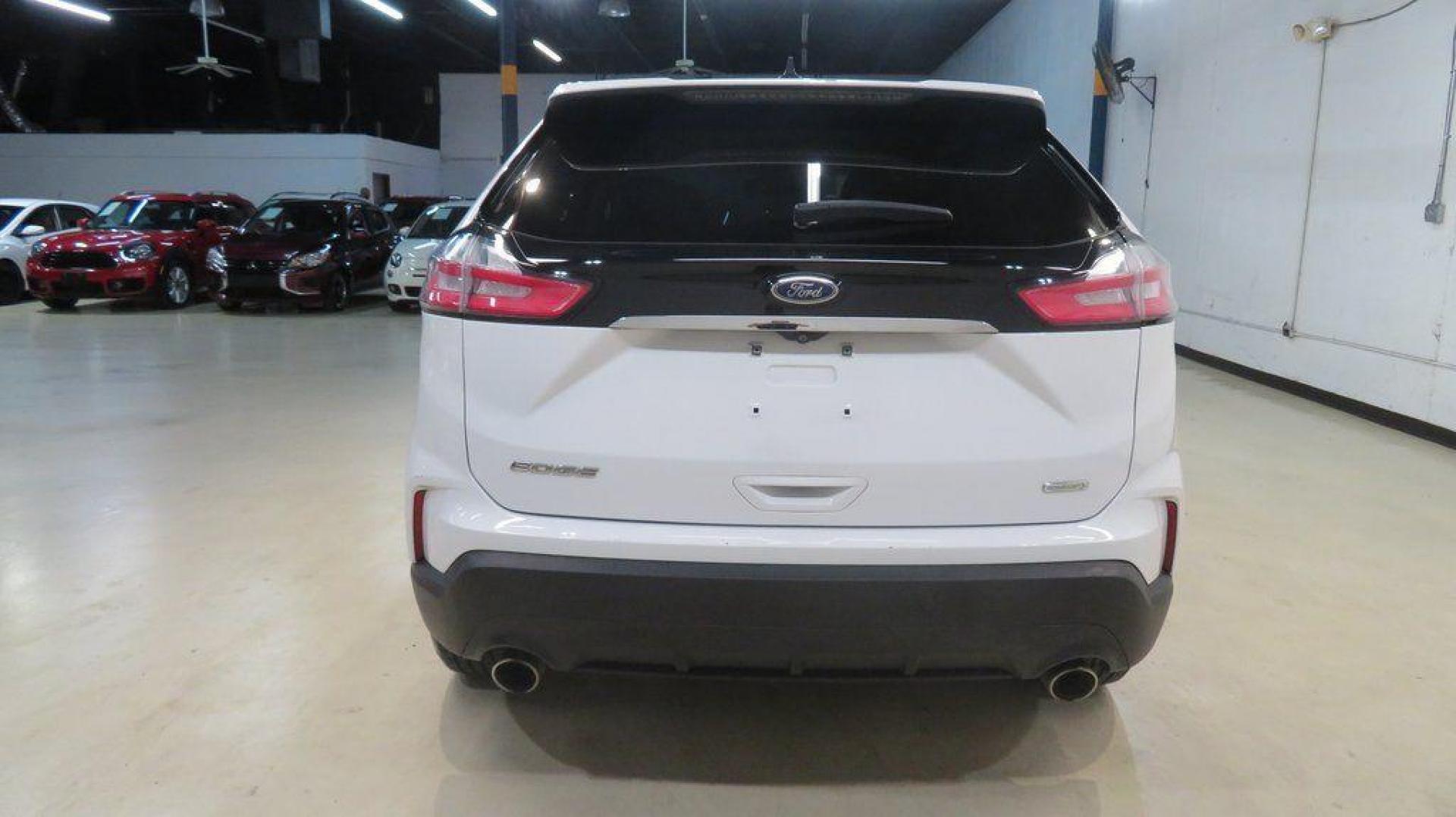 2019 Oxford White /Dune Ford Edge SE (2FMPK3G95KB) with an EcoBoost 2.0L I4 GTDi DOHC Turbocharged VCT engine, Automatic transmission, located at 15300 Midway Rd., Addison, TX, 75001, (972) 702-0011, 32.958321, -96.838074 - 2019 Ford Edge SE<br>Available Now at Midway Auto Group Addison, Texas<br><br>Step into comfort and confidence with this stylish 2019 Ford Edge SE. Designed to provide a perfect blend of performance, technology, and versatility, the Edge makes every drive enjoyablewhether navigating the streets of - Photo#7