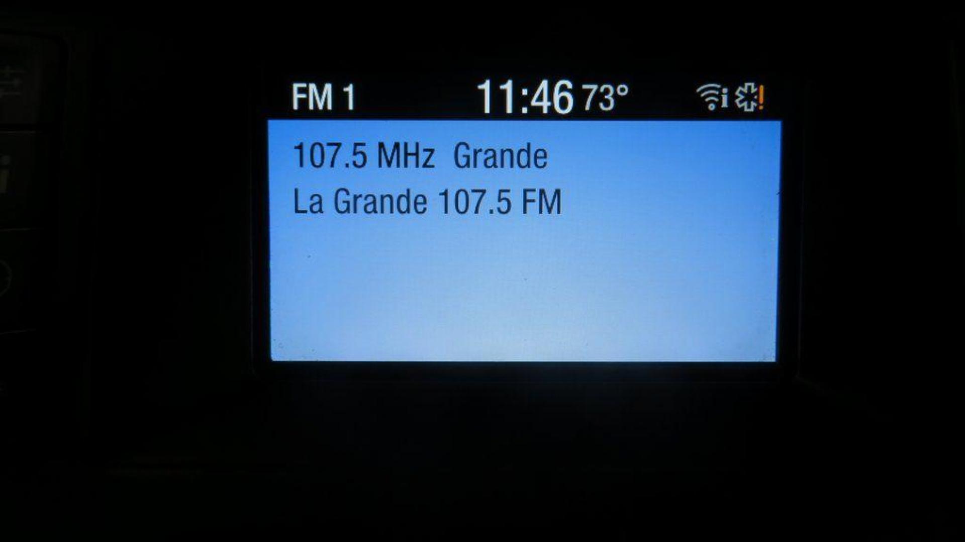 2019 Oxford White /Dune Ford Edge SE (2FMPK3G95KB) with an EcoBoost 2.0L I4 GTDi DOHC Turbocharged VCT engine, Automatic transmission, located at 15300 Midway Rd., Addison, TX, 75001, (972) 702-0011, 32.958321, -96.838074 - 2019 Ford Edge SE<br>Available Now at Midway Auto Group Addison, Texas<br><br>Step into comfort and confidence with this stylish 2019 Ford Edge SE. Designed to provide a perfect blend of performance, technology, and versatility, the Edge makes every drive enjoyablewhether navigating the streets of - Photo#18