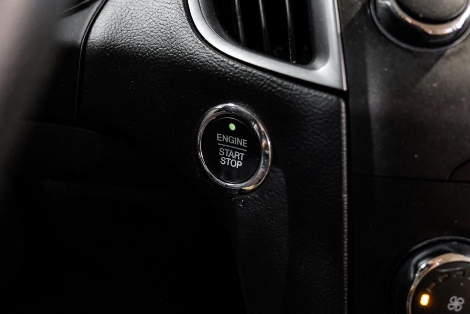 2019 Oxford White /Dune Ford Edge SE (2FMPK3G95KB) with an EcoBoost 2.0L I4 GTDi DOHC Turbocharged VCT engine, Automatic transmission, located at 15300 Midway Rd., Addison, TX, 75001, (972) 702-0011, 32.958321, -96.838074 - 2019 Ford Edge SE<br>Available Now at Midway Auto Group Addison, Texas<br><br>Step into comfort and confidence with this stylish 2019 Ford Edge SE. Designed to provide a perfect blend of performance, technology, and versatility, the Edge makes every drive enjoyablewhether navigating the streets of - Photo#18