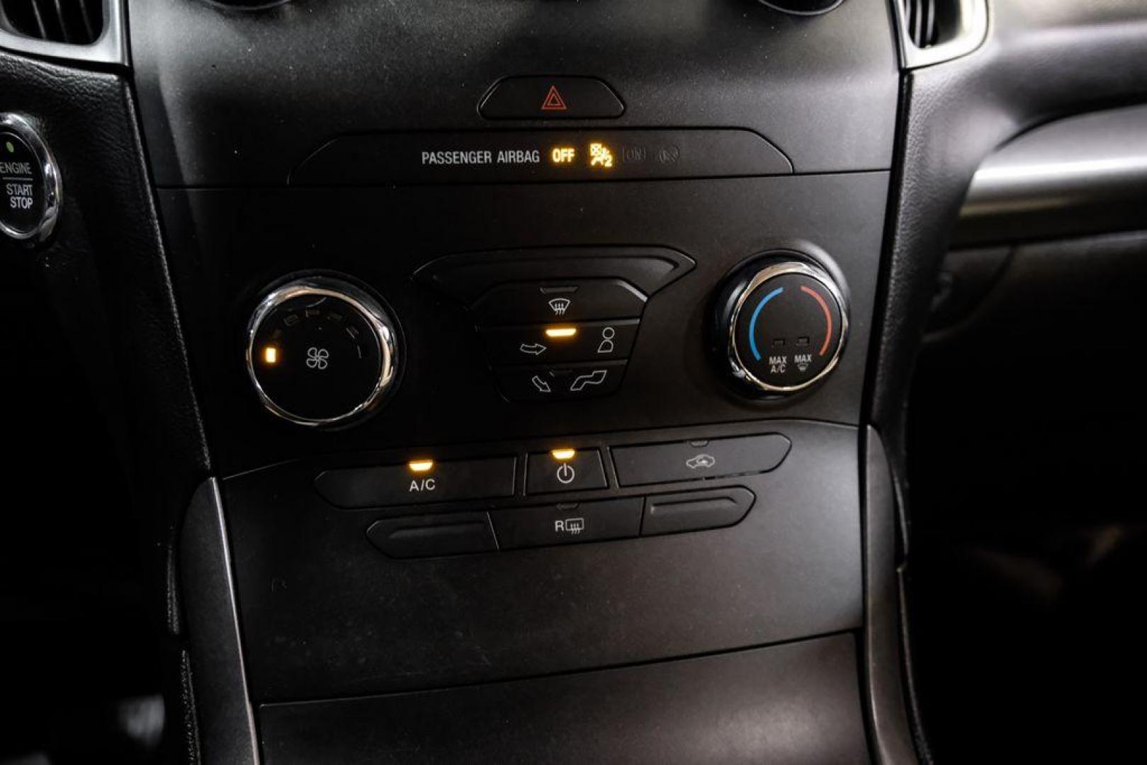 2019 Oxford White /Dune Ford Edge SE (2FMPK3G95KB) with an EcoBoost 2.0L I4 GTDi DOHC Turbocharged VCT engine, Automatic transmission, located at 15300 Midway Rd., Addison, TX, 75001, (972) 702-0011, 32.958321, -96.838074 - 2019 Ford Edge SE<br>Available Now at Midway Auto Group Addison, Texas<br><br>Step into comfort and confidence with this stylish 2019 Ford Edge SE. Designed to provide a perfect blend of performance, technology, and versatility, the Edge makes every drive enjoyablewhether navigating the streets of - Photo#21