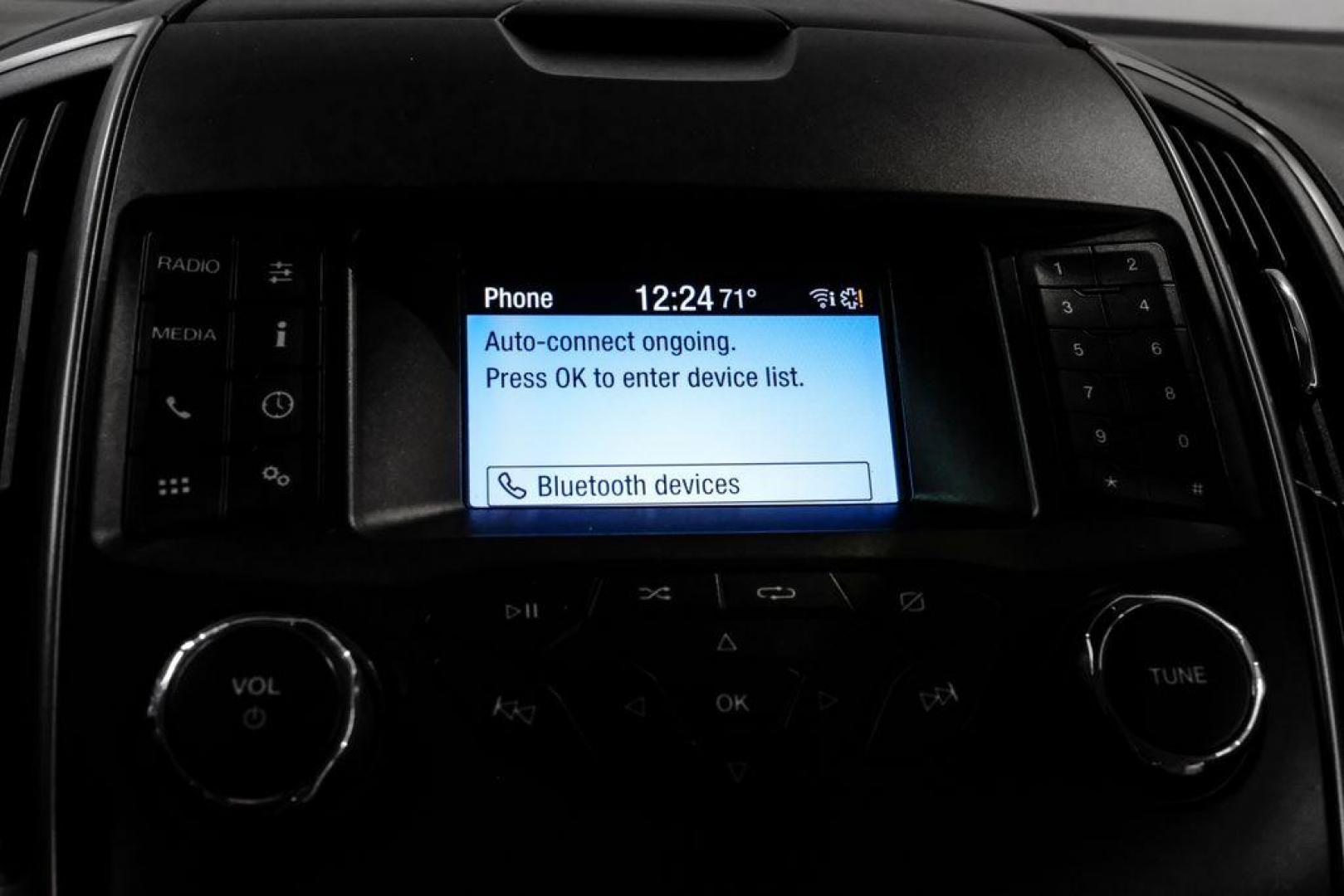 2019 Oxford White /Dune Ford Edge SE (2FMPK3G95KB) with an EcoBoost 2.0L I4 GTDi DOHC Turbocharged VCT engine, Automatic transmission, located at 15300 Midway Rd., Addison, TX, 75001, (972) 702-0011, 32.958321, -96.838074 - 2019 Ford Edge SE<br>Available Now at Midway Auto Group Addison, Texas<br><br>Step into comfort and confidence with this stylish 2019 Ford Edge SE. Designed to provide a perfect blend of performance, technology, and versatility, the Edge makes every drive enjoyablewhether navigating the streets of - Photo#24