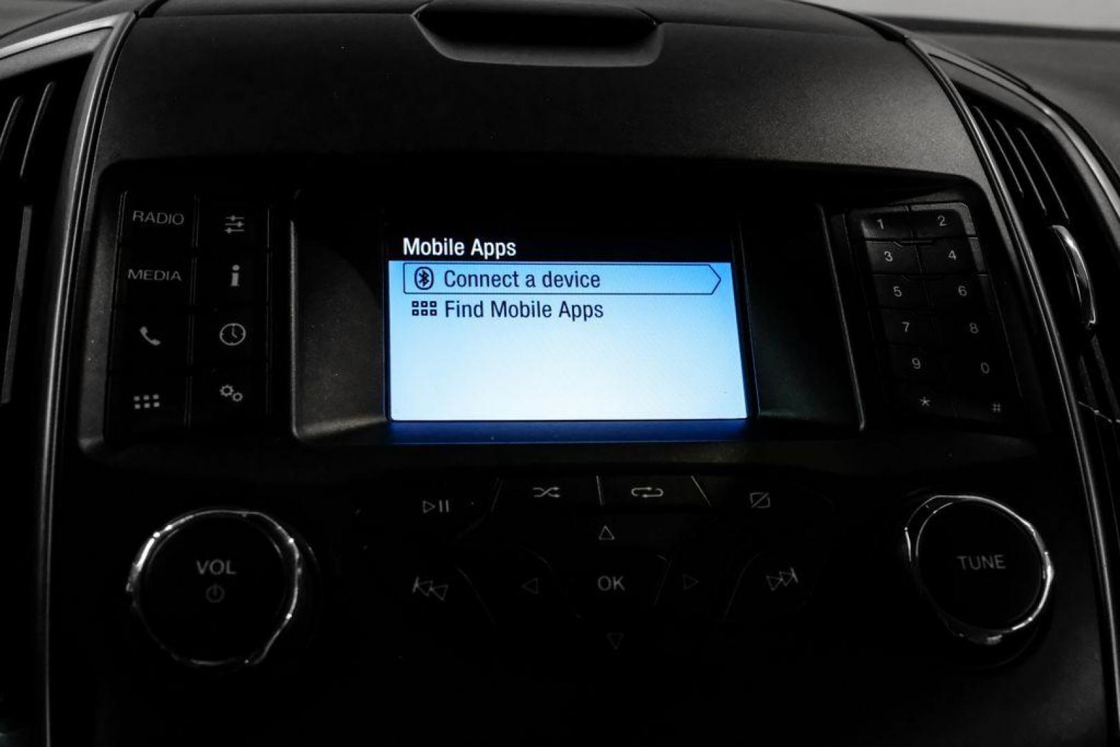 2019 Oxford White /Dune Ford Edge SE (2FMPK3G95KB) with an EcoBoost 2.0L I4 GTDi DOHC Turbocharged VCT engine, Automatic transmission, located at 15300 Midway Rd., Addison, TX, 75001, (972) 702-0011, 32.958321, -96.838074 - 2019 Ford Edge SE<br>Available Now at Midway Auto Group Addison, Texas<br><br>Step into comfort and confidence with this stylish 2019 Ford Edge SE. Designed to provide a perfect blend of performance, technology, and versatility, the Edge makes every drive enjoyablewhether navigating the streets of - Photo#25