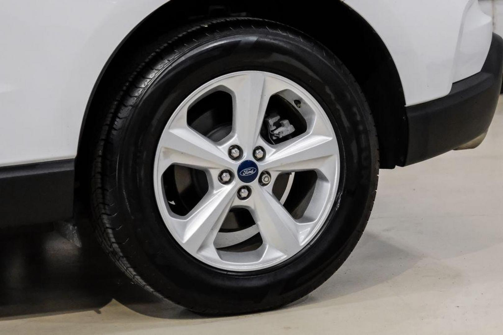 2019 Oxford White /Dune Ford Edge SE (2FMPK3G95KB) with an EcoBoost 2.0L I4 GTDi DOHC Turbocharged VCT engine, Automatic transmission, located at 15300 Midway Rd., Addison, TX, 75001, (972) 702-0011, 32.958321, -96.838074 - 2019 Ford Edge SE<br>Available Now at Midway Auto Group Addison, Texas<br><br>Step into comfort and confidence with this stylish 2019 Ford Edge SE. Designed to provide a perfect blend of performance, technology, and versatility, the Edge makes every drive enjoyablewhether navigating the streets of - Photo#48