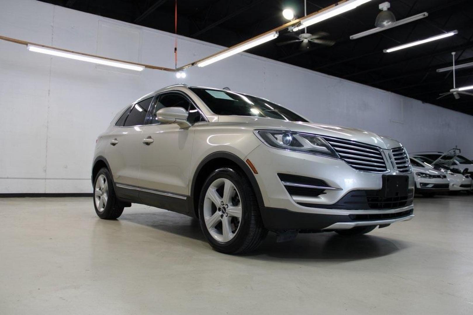 2015 Silver Sand /Ebony Lincoln MKC Base (5LMCJ1A95FU) with an EcoBoost 2.0L I4 GTDi DOHC Turbocharged VCT engine, Automatic transmission, located at 15300 Midway Rd., Addison, TX, 75001, (972) 702-0011, 32.958321, -96.838074 - 2015 Lincoln MKC<br>Available Now at Midway Auto Group Addison, Texas<br><br>Discover refined luxury and dynamic performance in this stunning 2015 Lincoln MKC. Designed for those who seek style, comfort, and a sophisticated driving experience, this premium crossover is perfectly suited for navigati - Photo#1