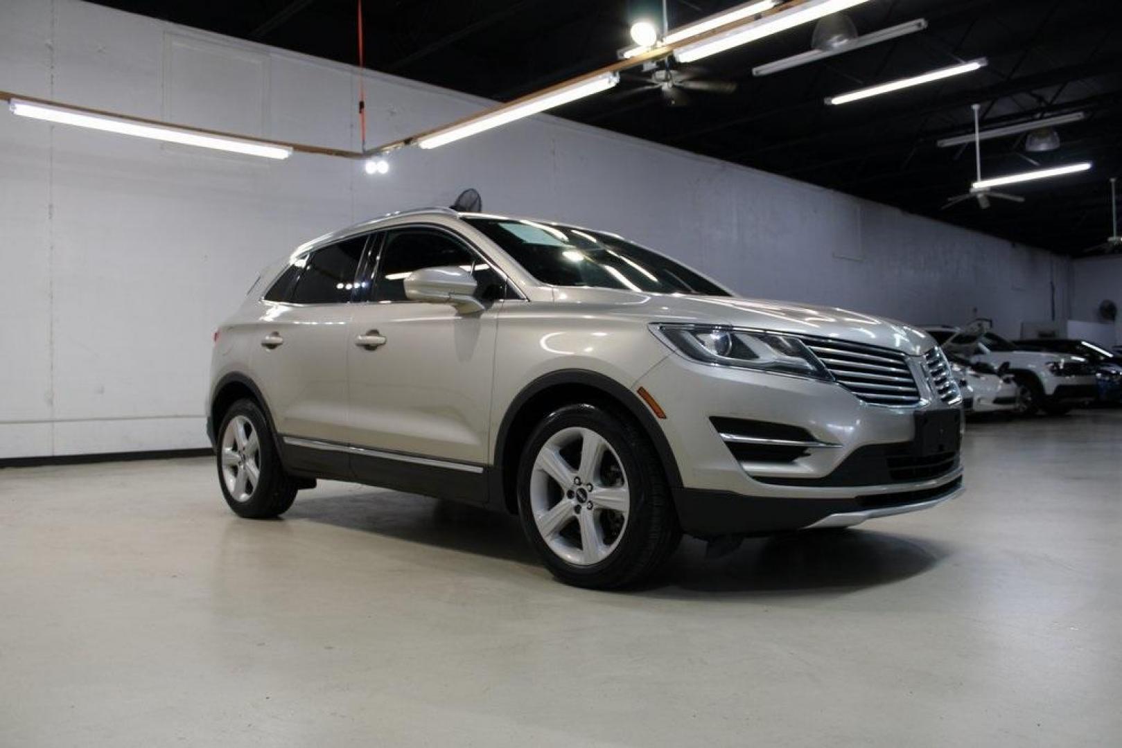 2015 Silver Sand /Ebony Lincoln MKC Base (5LMCJ1A95FU) with an EcoBoost 2.0L I4 GTDi DOHC Turbocharged VCT engine, Automatic transmission, located at 15300 Midway Rd., Addison, TX, 75001, (972) 702-0011, 32.958321, -96.838074 - 2015 Lincoln MKC<br>Available Now at Midway Auto Group Addison, Texas<br><br>Discover refined luxury and dynamic performance in this stunning 2015 Lincoln MKC. Designed for those who seek style, comfort, and a sophisticated driving experience, this premium crossover is perfectly suited for navigati - Photo#6