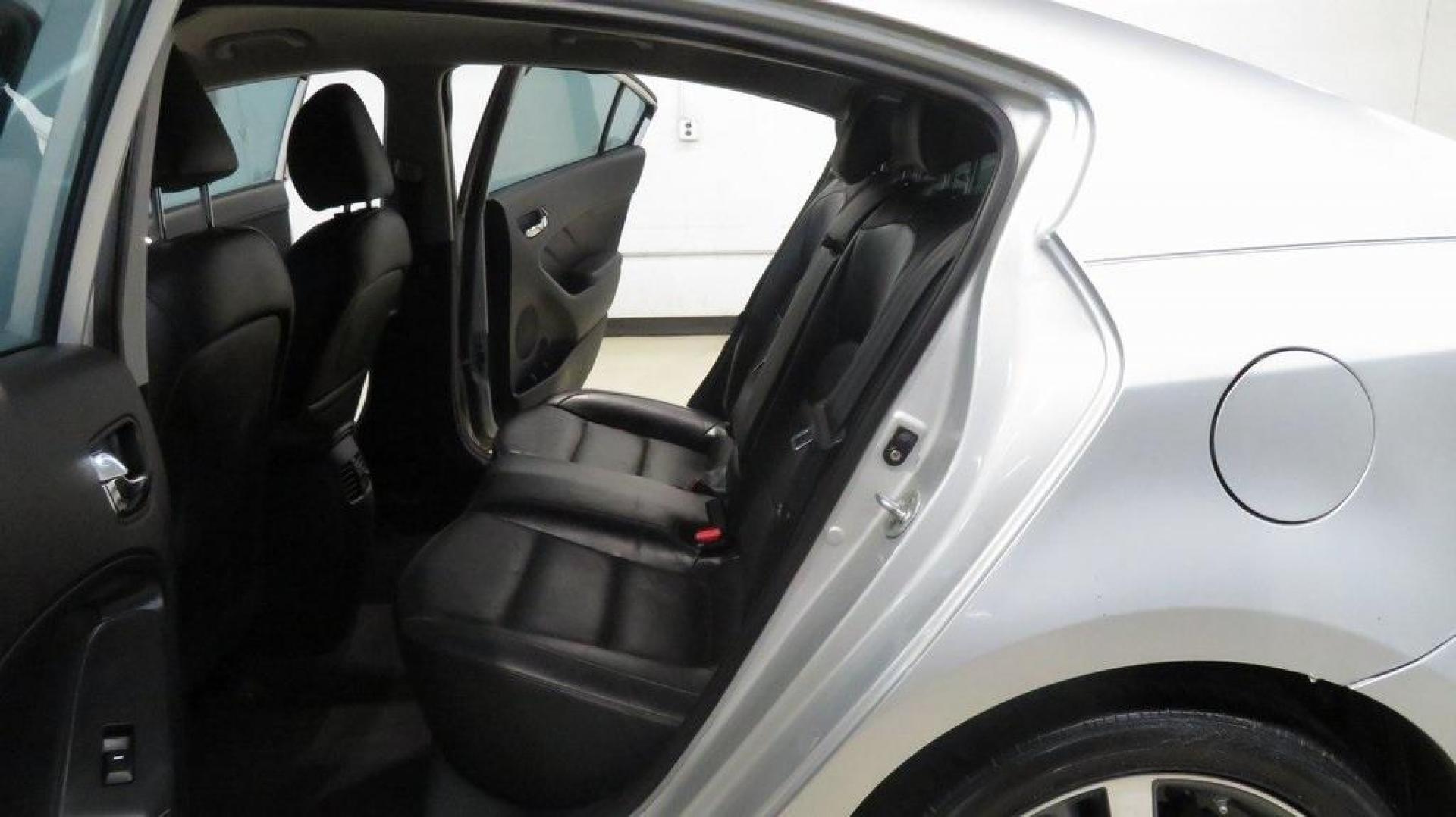 2017 Silky Silver /Black Kia Forte EX (3KPFL4A8XHE) with an 2.0L I4 DOHC Dual CVVT engine, Automatic transmission, located at 15300 Midway Rd., Addison, TX, 75001, (972) 702-0011, 32.958321, -96.838074 - 2017 Kia Forte LX<br>Available Now at Midway Auto Group Addison, Texas<br><br>Reliable, efficient, and stylish, the 2017 Kia Forte LX makes an excellent choice for drivers seeking a comfortable and affordable daily driver. Perfect for navigating Addison streets or commuting across the Dallas-Fort W - Photo#11
