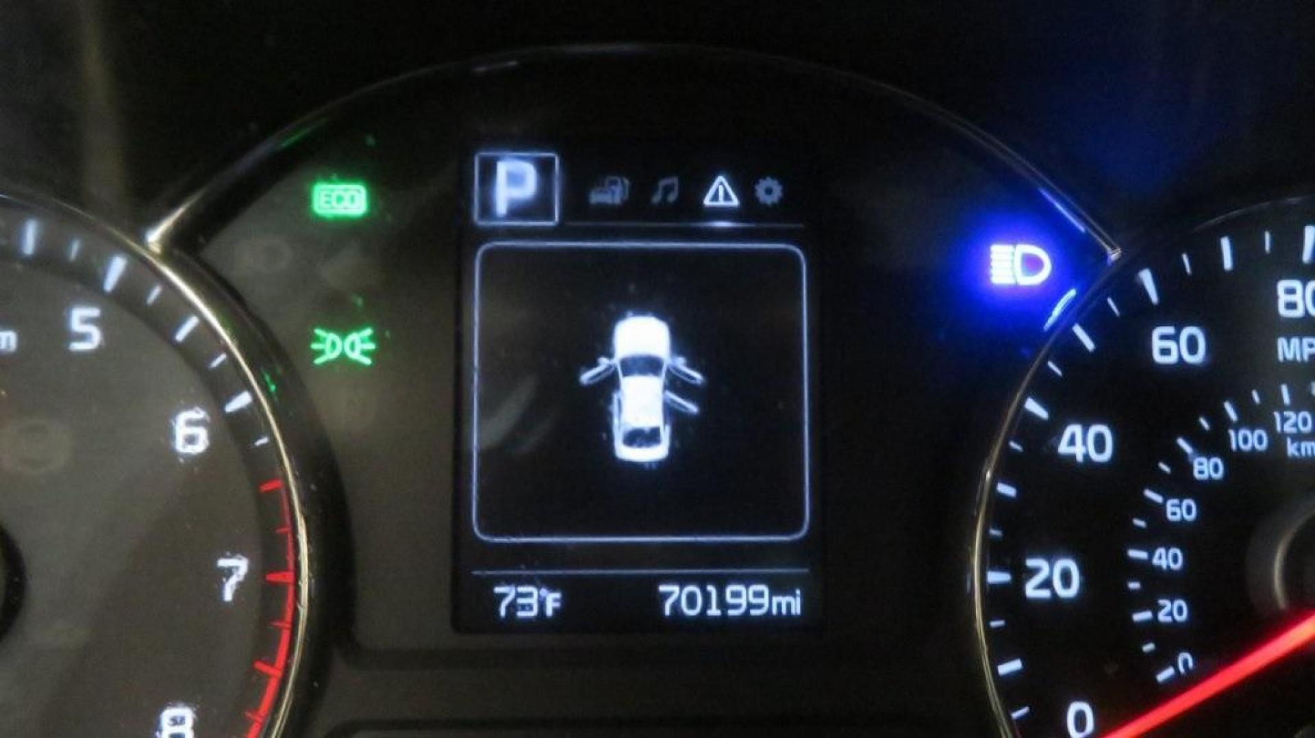 2017 Silky Silver /Black Kia Forte EX (3KPFL4A8XHE) with an 2.0L I4 DOHC Dual CVVT engine, Automatic transmission, located at 15300 Midway Rd., Addison, TX, 75001, (972) 702-0011, 32.958321, -96.838074 - 2017 Kia Forte LX<br>Available Now at Midway Auto Group Addison, Texas<br><br>Reliable, efficient, and stylish, the 2017 Kia Forte LX makes an excellent choice for drivers seeking a comfortable and affordable daily driver. Perfect for navigating Addison streets or commuting across the Dallas-Fort W - Photo#16