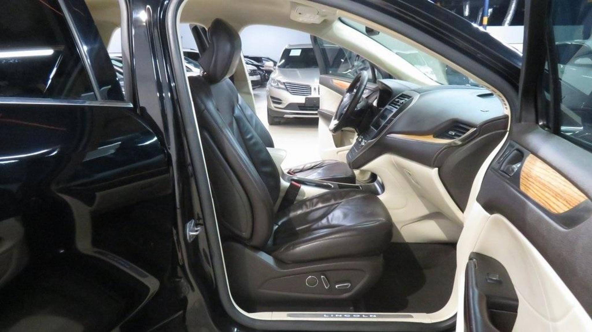 2016 Velvet /White Sands/Espresso Lincoln MKC Select (5LMCJ2C9XGU) with an EcoBoost 2.0L I4 GTDi DOHC Turbocharged VCT engine, Automatic transmission, located at 15300 Midway Rd., Addison, TX, 75001, (972) 702-0011, 32.958321, -96.838074 - 2016 Lincoln MKC Reserve<br>Now Available at Midway Auto Group Addison, Texas<br><br>The 2016 Lincoln MKC Reserve brings luxury, performance, and cutting-edge technology together in a stylish compact SUV. Whether cruising through Addison or exploring Texas highways, this MKC offers refined comfort, - Photo#14