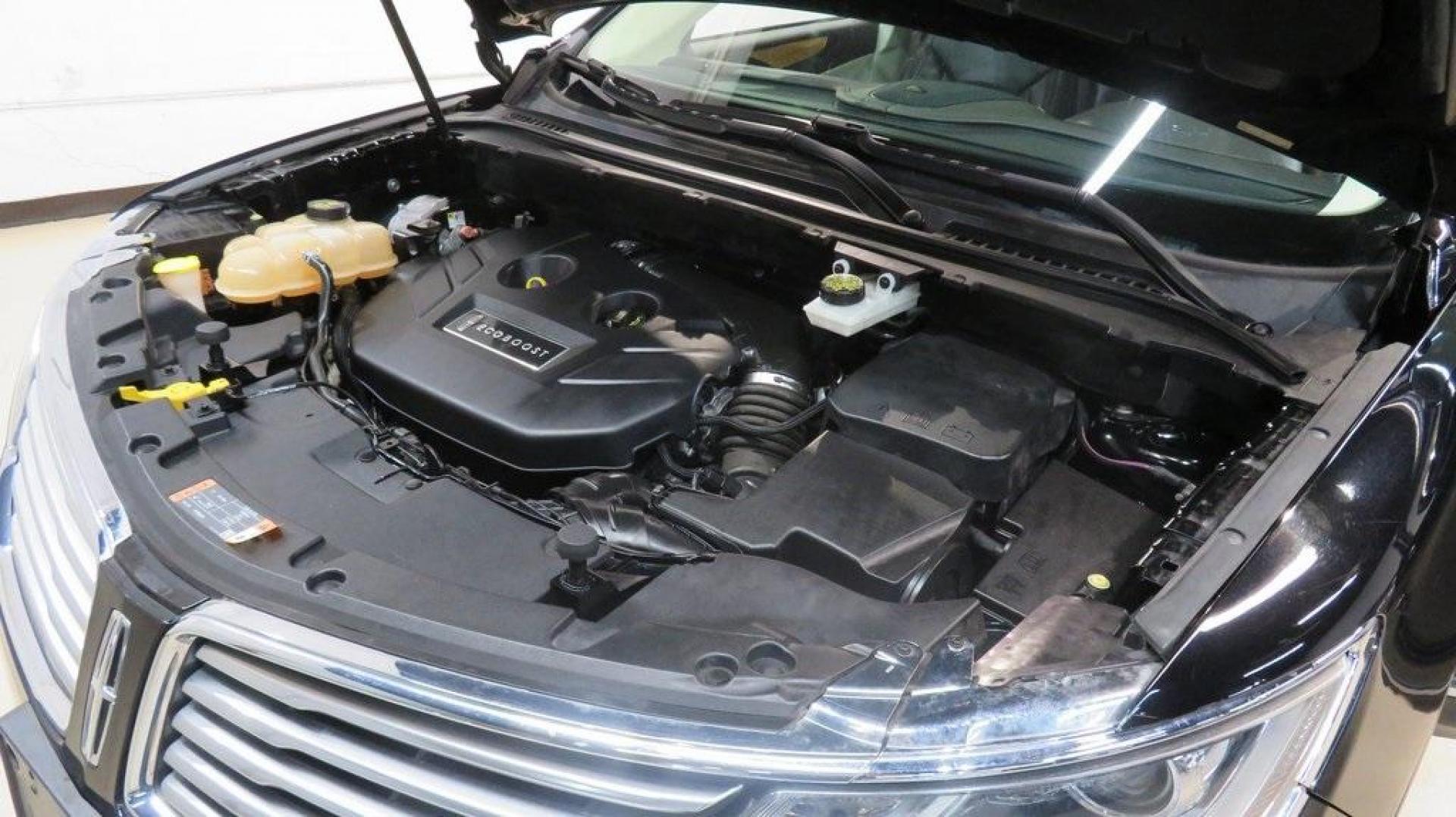 2016 Velvet /White Sands/Espresso Lincoln MKC Select (5LMCJ2C9XGU) with an EcoBoost 2.0L I4 GTDi DOHC Turbocharged VCT engine, Automatic transmission, located at 15300 Midway Rd., Addison, TX, 75001, (972) 702-0011, 32.958321, -96.838074 - 2016 Lincoln MKC Reserve<br>Now Available at Midway Auto Group Addison, Texas<br><br>The 2016 Lincoln MKC Reserve brings luxury, performance, and cutting-edge technology together in a stylish compact SUV. Whether cruising through Addison or exploring Texas highways, this MKC offers refined comfort, - Photo#30