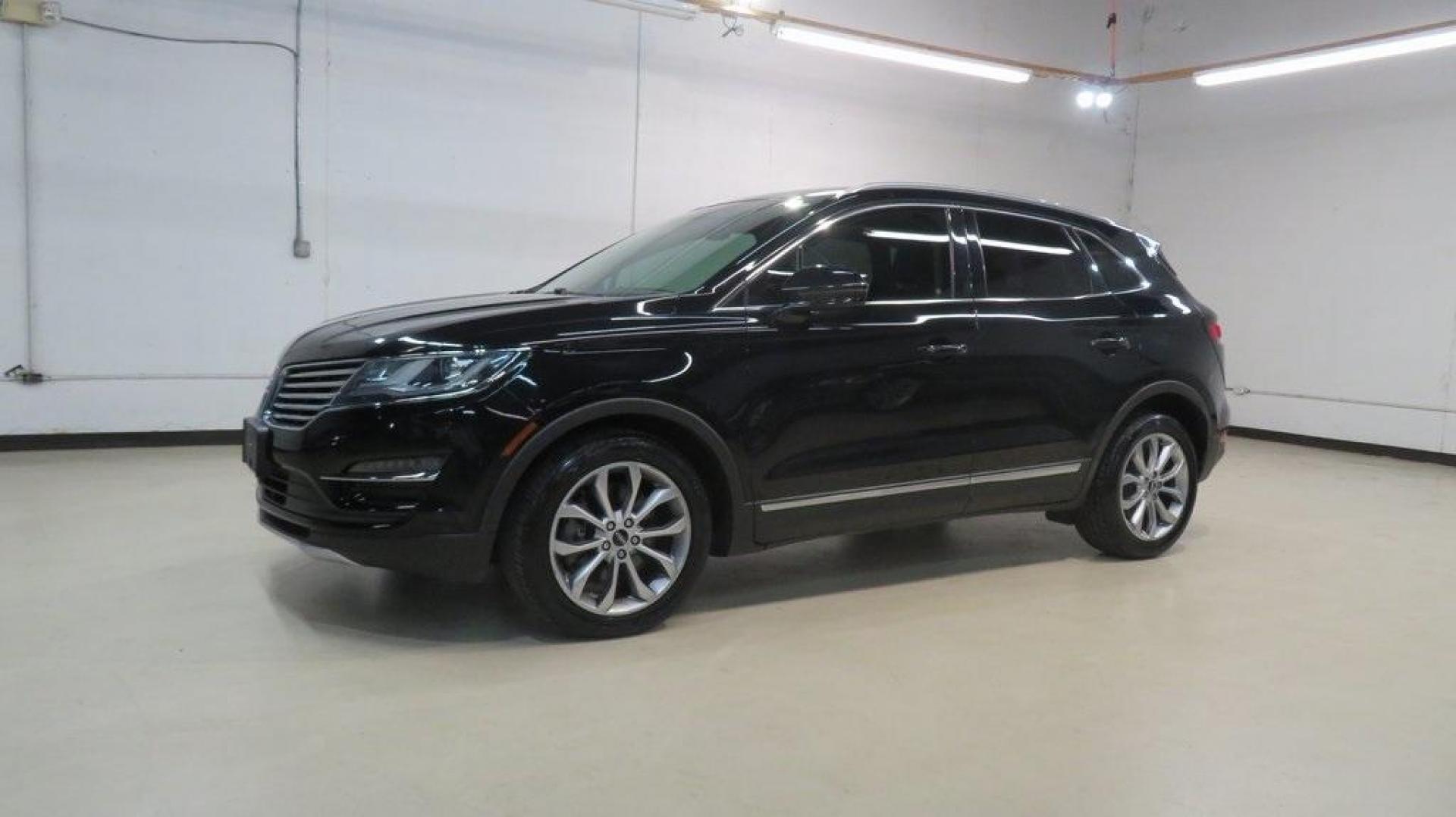 2016 Velvet /White Sands/Espresso Lincoln MKC Select (5LMCJ2C9XGU) with an EcoBoost 2.0L I4 GTDi DOHC Turbocharged VCT engine, Automatic transmission, located at 15300 Midway Rd., Addison, TX, 75001, (972) 702-0011, 32.958321, -96.838074 - 2016 Lincoln MKC Reserve<br>Now Available at Midway Auto Group Addison, Texas<br><br>The 2016 Lincoln MKC Reserve brings luxury, performance, and cutting-edge technology together in a stylish compact SUV. Whether cruising through Addison or exploring Texas highways, this MKC offers refined comfort, - Photo#4