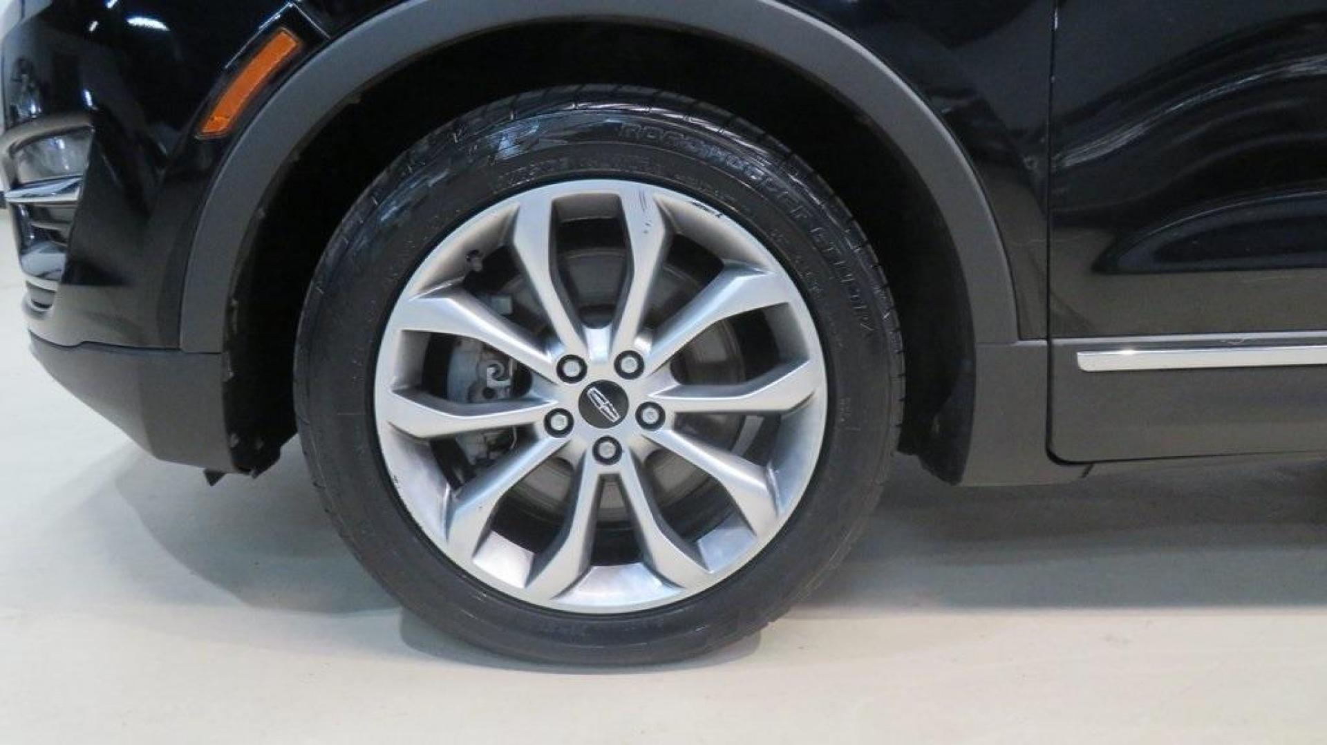 2016 Velvet /White Sands/Espresso Lincoln MKC Select (5LMCJ2C9XGU) with an EcoBoost 2.0L I4 GTDi DOHC Turbocharged VCT engine, Automatic transmission, located at 15300 Midway Rd., Addison, TX, 75001, (972) 702-0011, 32.958321, -96.838074 - 2016 Lincoln MKC Reserve<br>Now Available at Midway Auto Group Addison, Texas<br><br>The 2016 Lincoln MKC Reserve brings luxury, performance, and cutting-edge technology together in a stylish compact SUV. Whether cruising through Addison or exploring Texas highways, this MKC offers refined comfort, - Photo#8