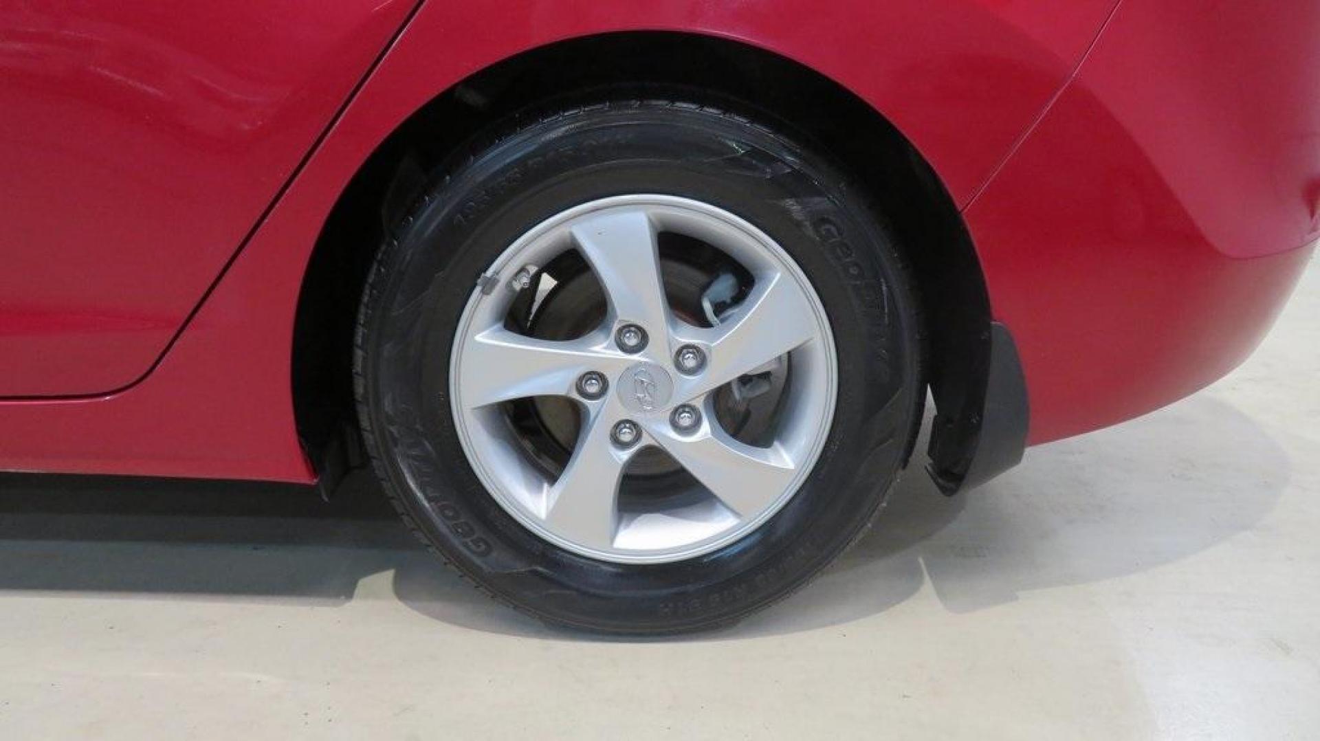 2016 Geranium Red /Gray Hyundai Elantra SE (KMHDH4AE9GU) with an 1.8L 4-Cylinder DOHC 16V Dual CVVT engine, Automatic transmission, located at 15300 Midway Rd., Addison, TX, 75001, (972) 702-0011, 32.958321, -96.838074 - 2016 Hyundai Elantra SE<br>Now Available at Midway Auto Group Addison, Texas<br><br>Smart, efficient, and comfortable, the 2016 Hyundai Elantra SE delivers an outstanding blend of value, reliability, and style. Whether commuting through Addison or heading out on a weekend road trip across Texas, th - Photo#9