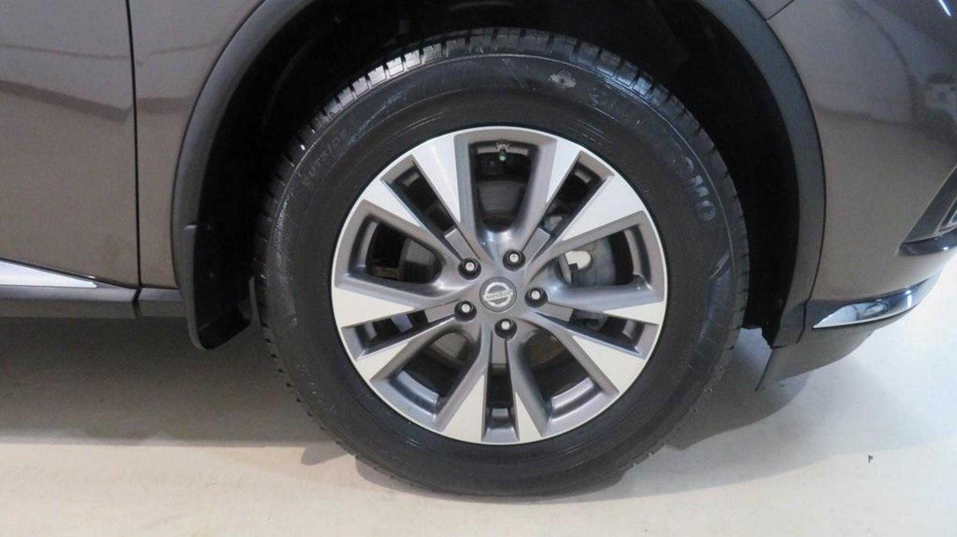 2017 Java Metallic /Graphite Nissan Murano SV (5N1AZ2MG8HN) with an 3.5L V6 engine, CVT transmission, located at 15300 Midway Rd., Addison, TX, 75001, (972) 702-0011, 32.958321, -96.838074 - 2017 Nissan Murano SV<br>Now Available at Midway Auto Group Addison, Texas<br><br>Elevate your driving experience with the 2017 Nissan Murano SV, where refined style meets comfort and advanced technology. Perfectly suited for your daily drive around Addison or longer journeys through the Texas high - Photo#11