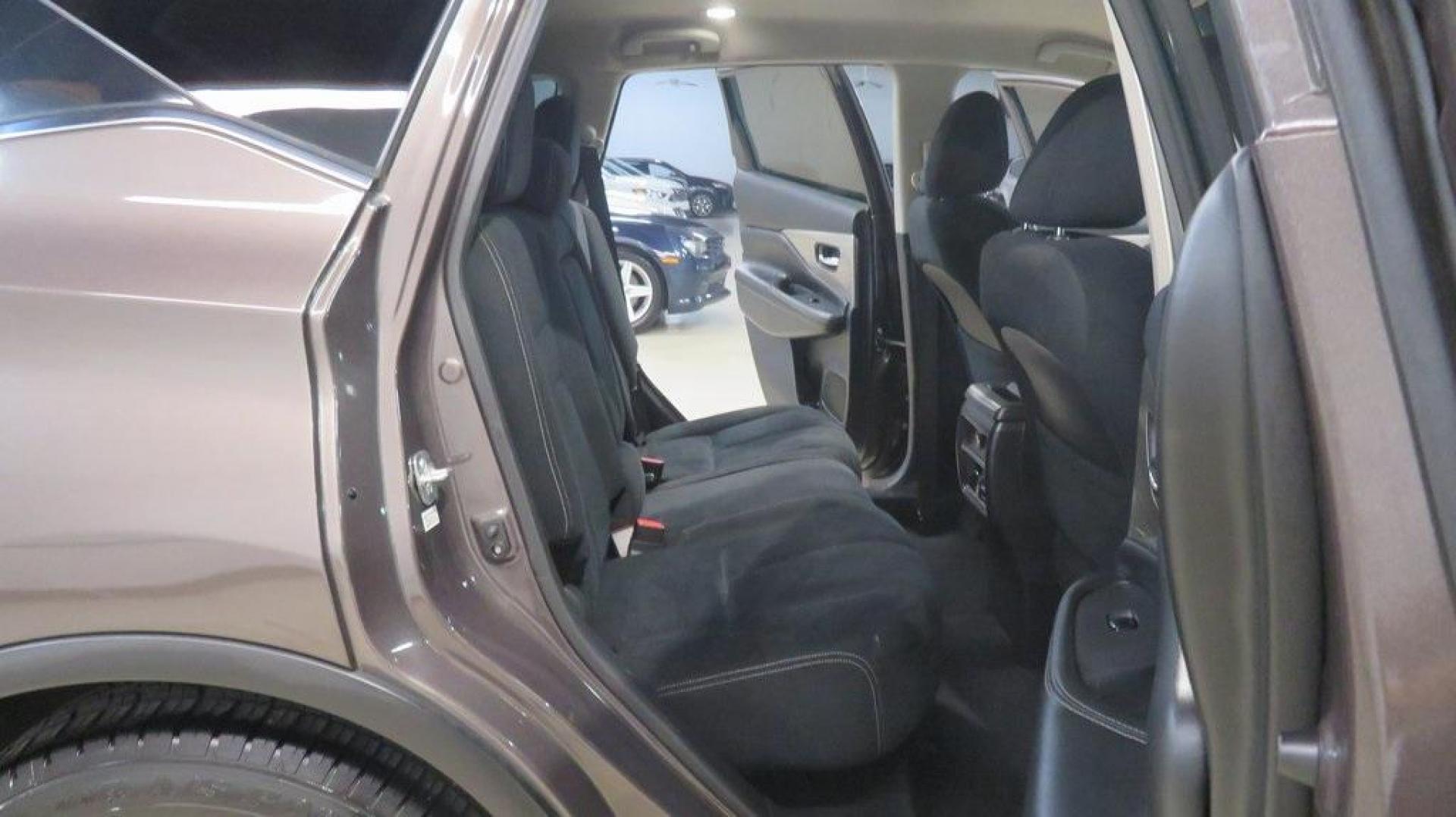 2017 Java Metallic /Graphite Nissan Murano SV (5N1AZ2MG8HN) with an 3.5L V6 engine, CVT transmission, located at 15300 Midway Rd., Addison, TX, 75001, (972) 702-0011, 32.958321, -96.838074 - 2017 Nissan Murano SV<br>Now Available at Midway Auto Group Addison, Texas<br><br>Elevate your driving experience with the 2017 Nissan Murano SV, where refined style meets comfort and advanced technology. Perfectly suited for your daily drive around Addison or longer journeys through the Texas high - Photo#15