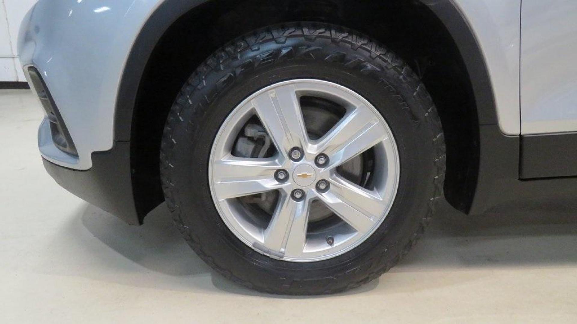 2019 Silver Ice Metallic /Jet Black Chevrolet Trax LT (KL7CJLSB1KB) with an ECOTEC 1.4L I4 SMPI DOHC Turbocharged VVT engine, Automatic transmission, located at 15300 Midway Rd., Addison, TX, 75001, (972) 702-0011, 32.958321, -96.838074 - 2019 Chevrolet Trax LT<br>Now Available at Midway Auto Group Addison, Texas<br><br>Compact, agile, and packed with modern technology, the 2019 Chevrolet Trax LT is the ideal urban SUV for drivers seeking versatility and efficiency. Whether navigating the busy streets of Addison or setting out on lo - Photo#8