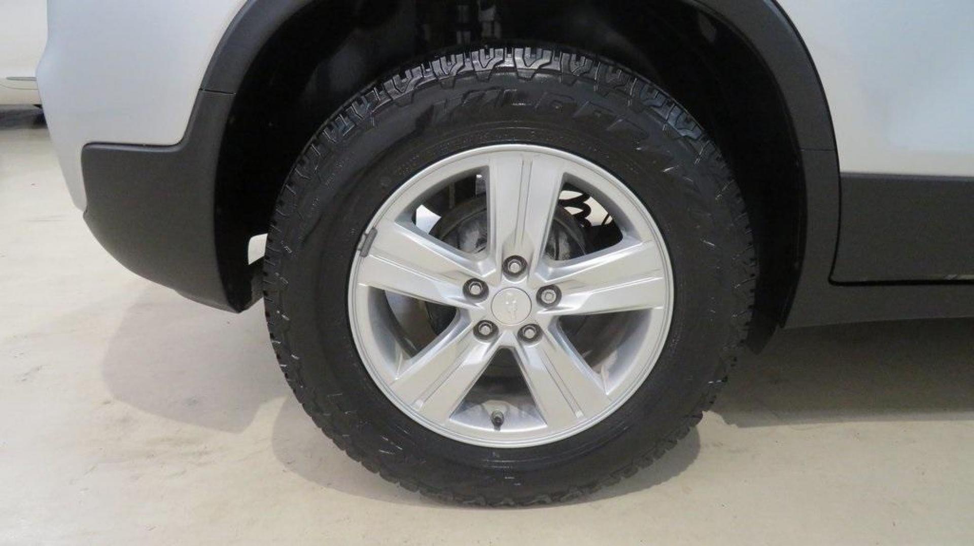 2019 Silver Ice Metallic /Jet Black Chevrolet Trax LT (KL7CJLSB1KB) with an ECOTEC 1.4L I4 SMPI DOHC Turbocharged VVT engine, Automatic transmission, located at 15300 Midway Rd., Addison, TX, 75001, (972) 702-0011, 32.958321, -96.838074 - 2019 Chevrolet Trax LT<br>Now Available at Midway Auto Group Addison, Texas<br><br>Compact, agile, and packed with modern technology, the 2019 Chevrolet Trax LT is the ideal urban SUV for drivers seeking versatility and efficiency. Whether navigating the busy streets of Addison or setting out on lo - Photo#10