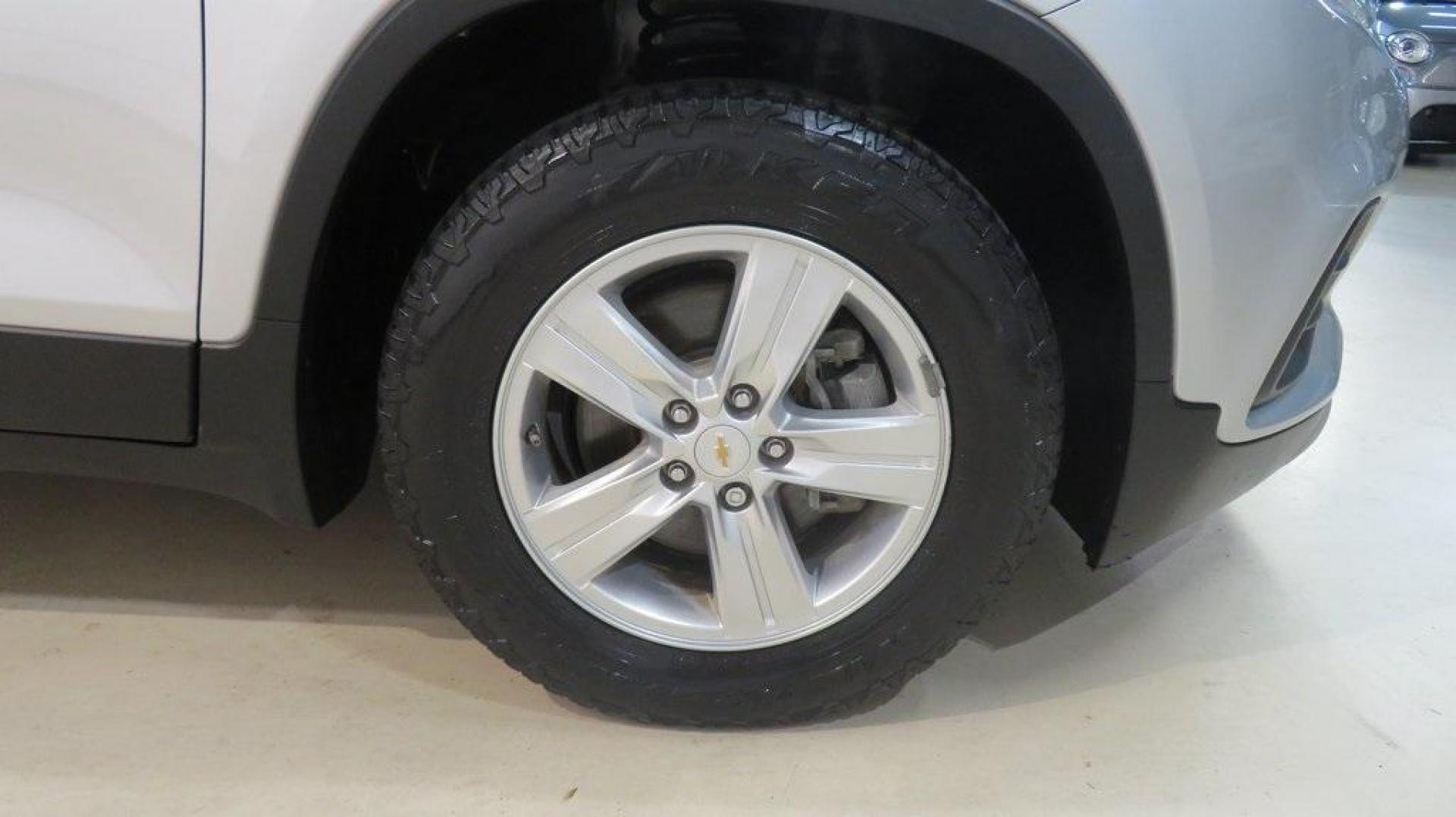 2019 Silver Ice Metallic /Jet Black Chevrolet Trax LT (KL7CJLSB1KB) with an ECOTEC 1.4L I4 SMPI DOHC Turbocharged VVT engine, Automatic transmission, located at 15300 Midway Rd., Addison, TX, 75001, (972) 702-0011, 32.958321, -96.838074 - 2019 Chevrolet Trax LT<br>Now Available at Midway Auto Group Addison, Texas<br><br>Compact, agile, and packed with modern technology, the 2019 Chevrolet Trax LT is the ideal urban SUV for drivers seeking versatility and efficiency. Whether navigating the busy streets of Addison or setting out on lo - Photo#11