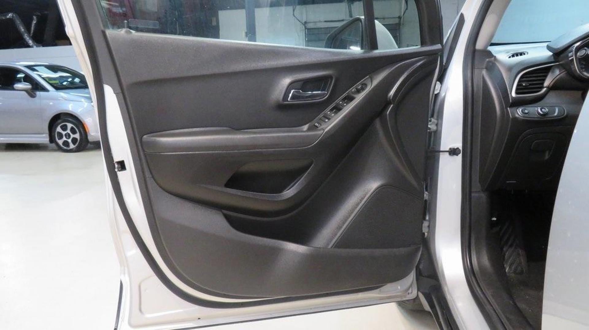 2019 Silver Ice Metallic /Jet Black Chevrolet Trax LT (KL7CJLSB1KB) with an ECOTEC 1.4L I4 SMPI DOHC Turbocharged VVT engine, Automatic transmission, located at 15300 Midway Rd., Addison, TX, 75001, (972) 702-0011, 32.958321, -96.838074 - 2019 Chevrolet Trax LT<br>Now Available at Midway Auto Group Addison, Texas<br><br>Compact, agile, and packed with modern technology, the 2019 Chevrolet Trax LT is the ideal urban SUV for drivers seeking versatility and efficiency. Whether navigating the busy streets of Addison or setting out on lo - Photo#26