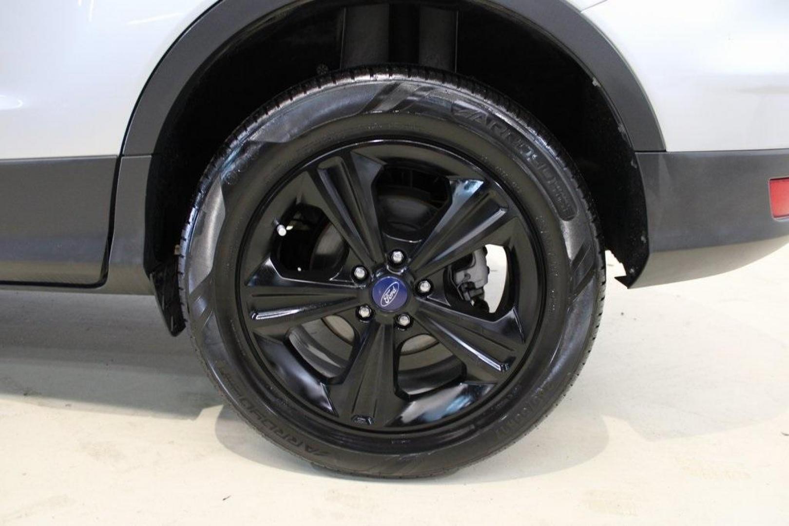 2014 Ingot Silver /Black Ford Escape SE (1FMCU0GX0EU) with an EcoBoost 1.6L I4 GTDi DOHC Turbocharged VCT engine, Automatic transmission, located at 15300 Midway Rd., Addison, TX, 75001, (972) 702-0011, 32.958321, -96.838074 - Photo#9